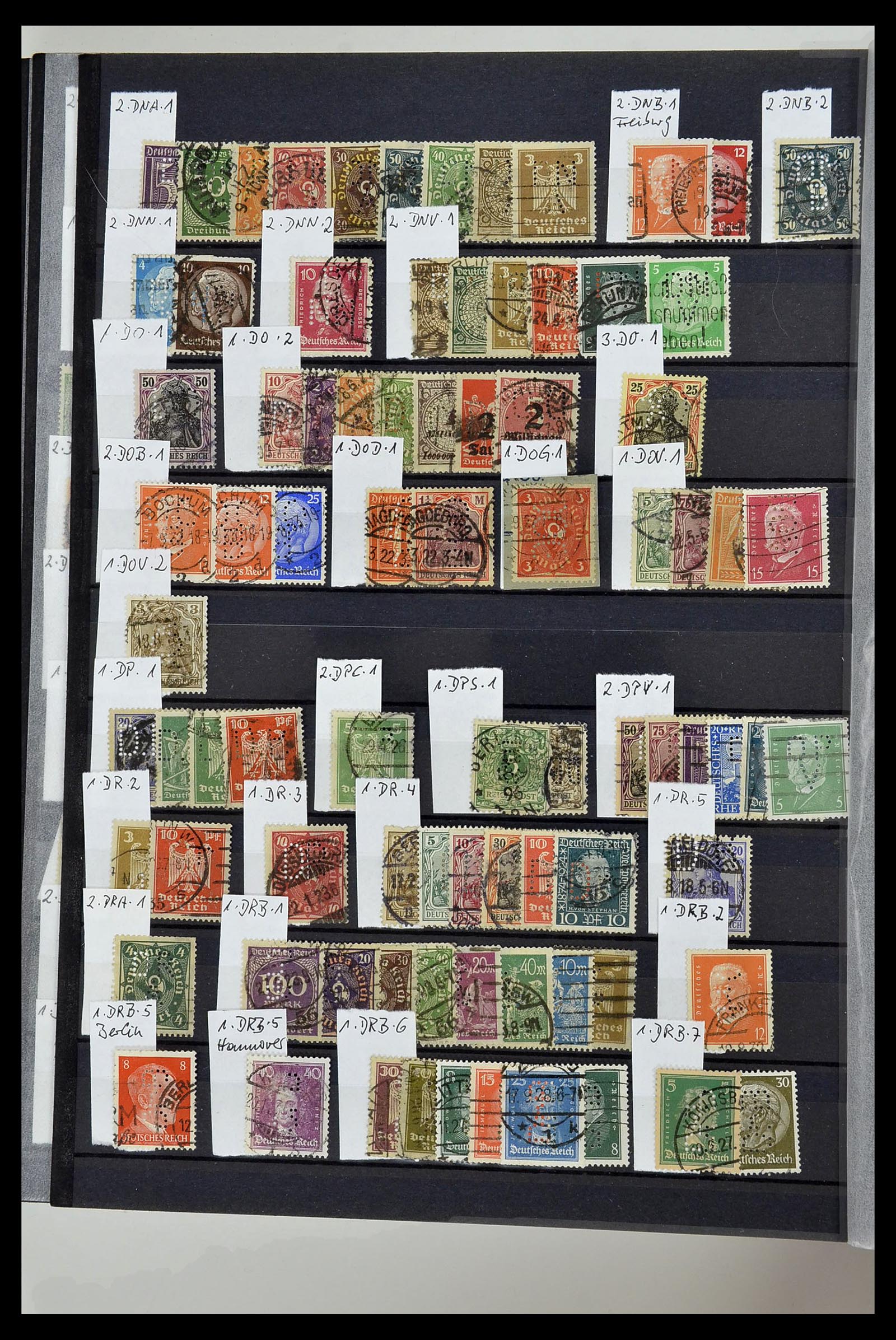 34432 101 - Stamp Collection 34432 German Reich perfins 1900-1933.
