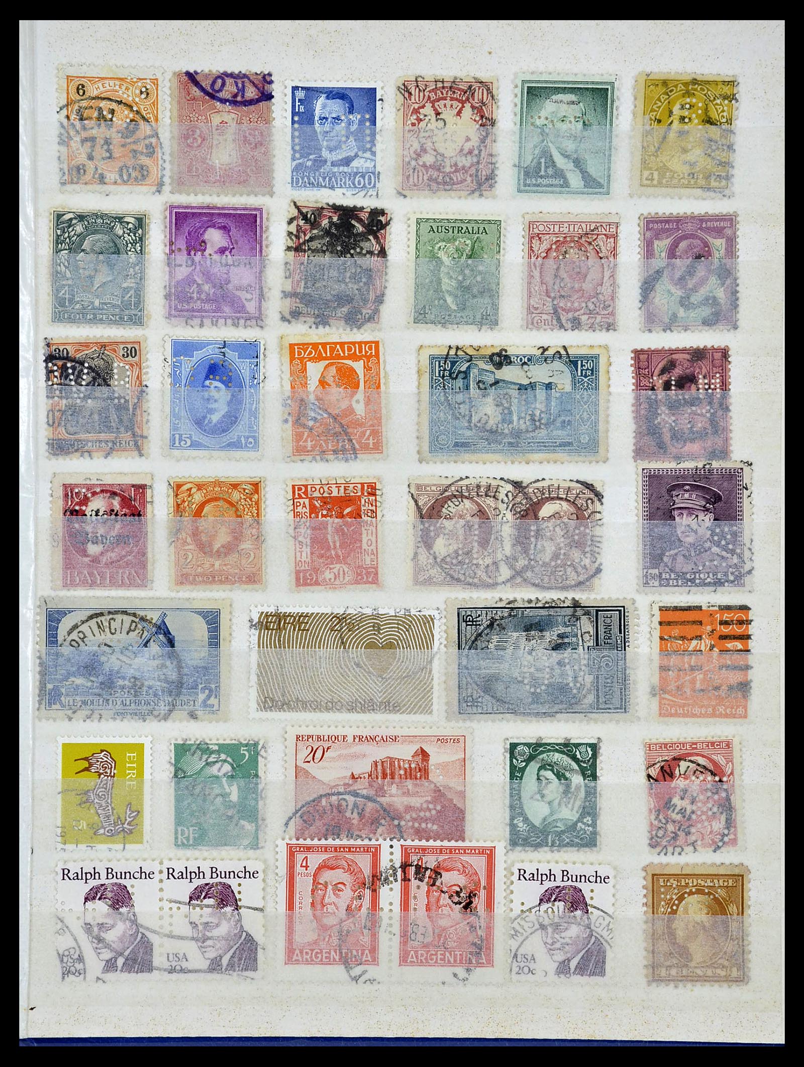 34451 006 - Postzegelverzameling 34451 Wereld perfins.