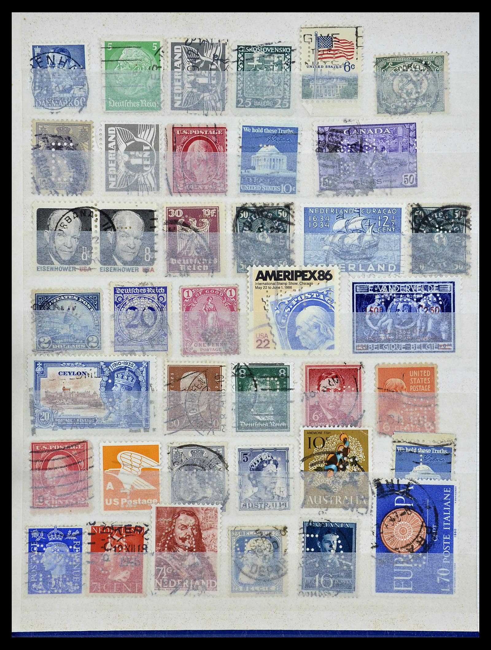 34451 009 - Postzegelverzameling 34451 Wereld perfins.