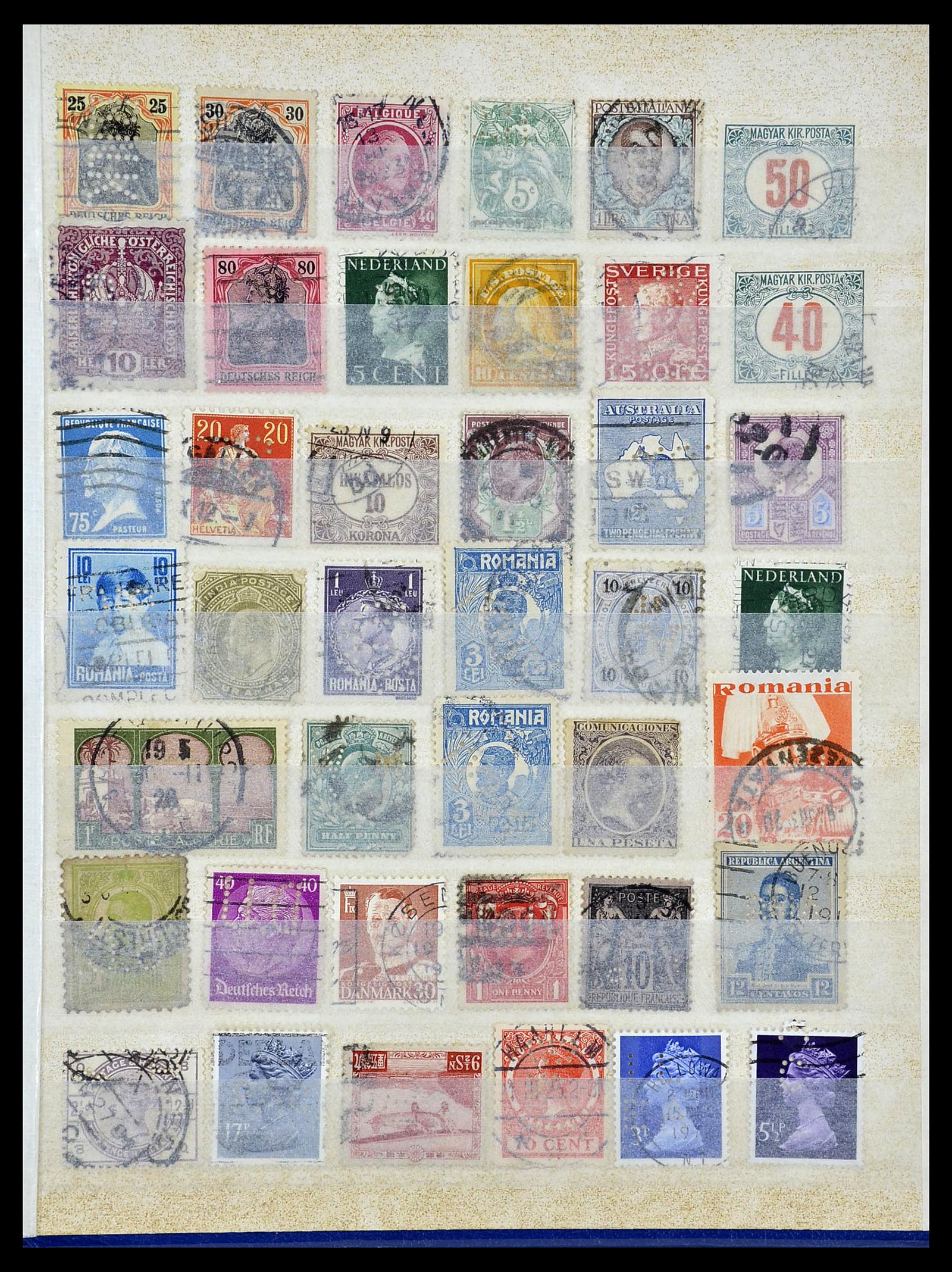 34451 012 - Postzegelverzameling 34451 Wereld perfins.