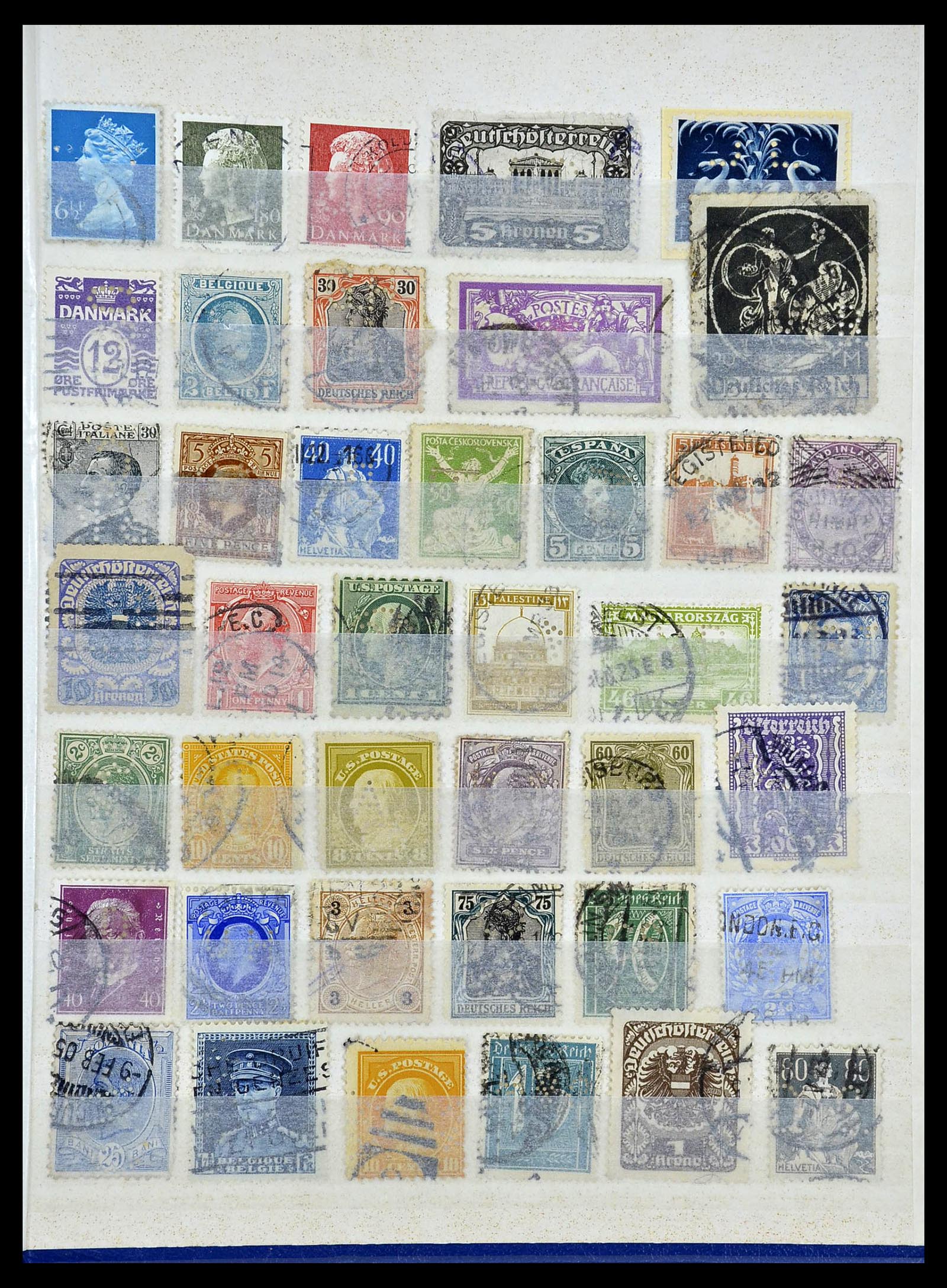 34451 014 - Postzegelverzameling 34451 Wereld perfins.