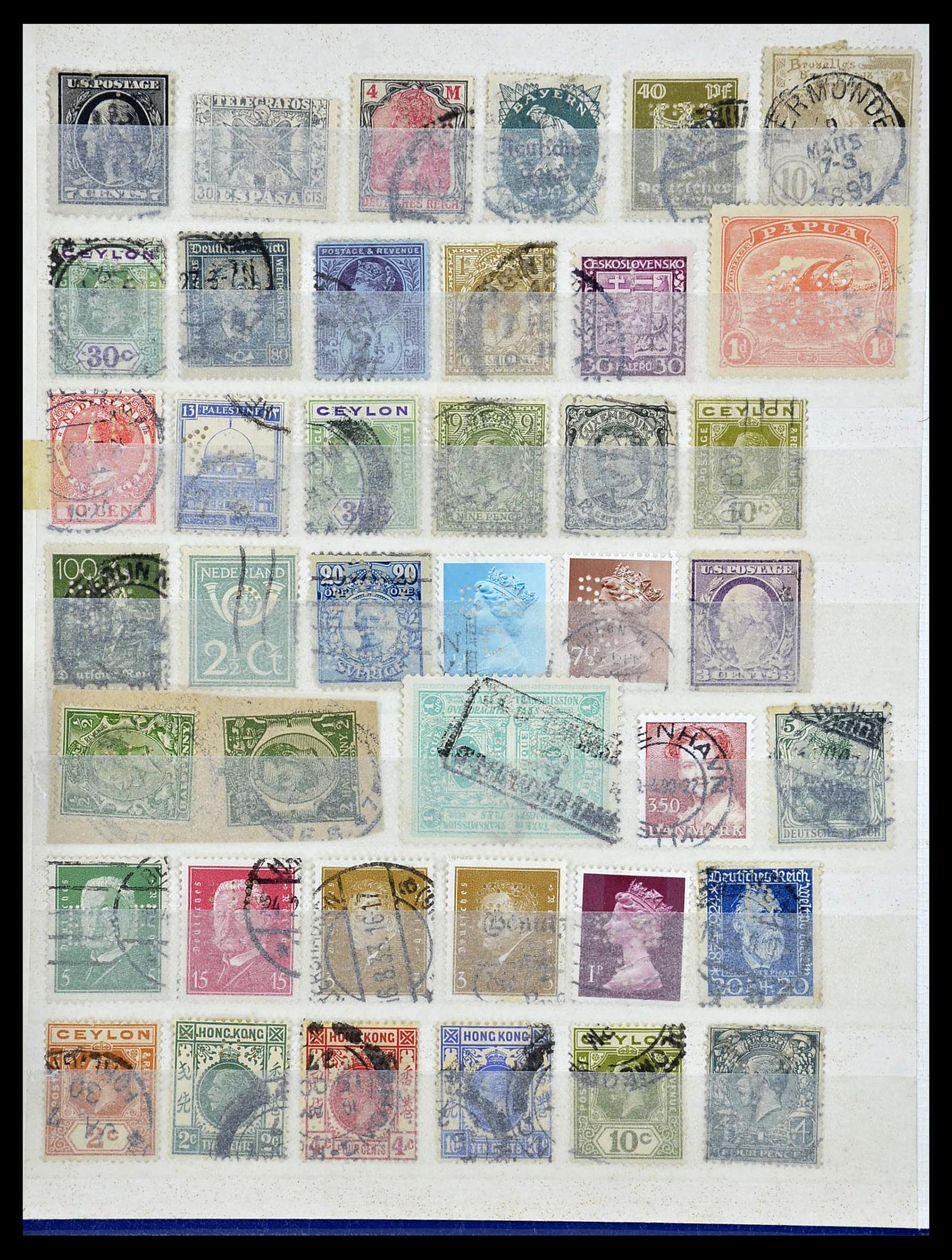 34451 015 - Postzegelverzameling 34451 Wereld perfins.