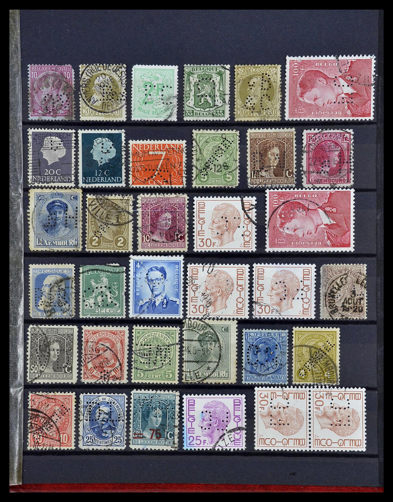 34451 020 - Postzegelverzameling 34451 Wereld perfins.