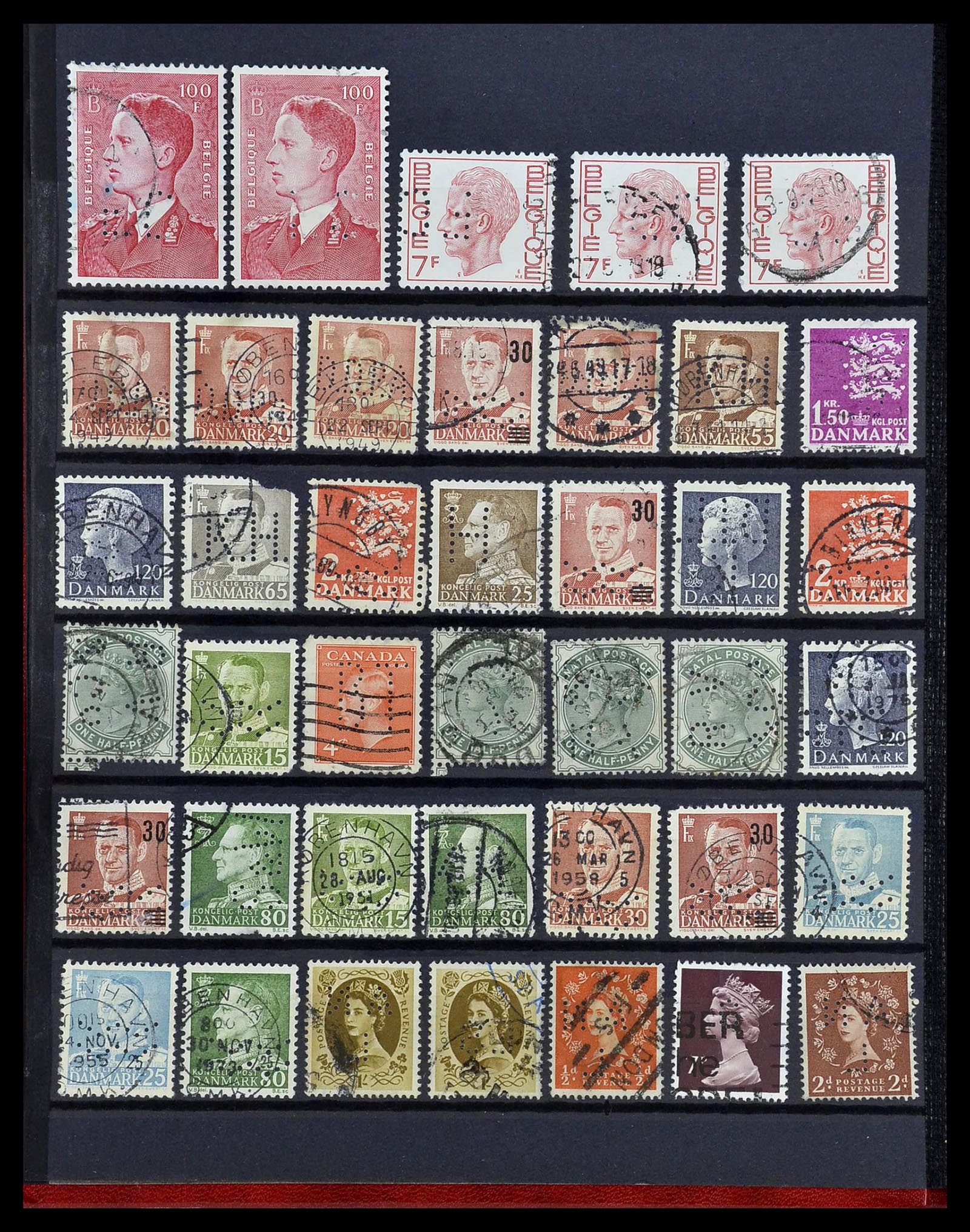 34451 025 - Postzegelverzameling 34451 Wereld perfins.