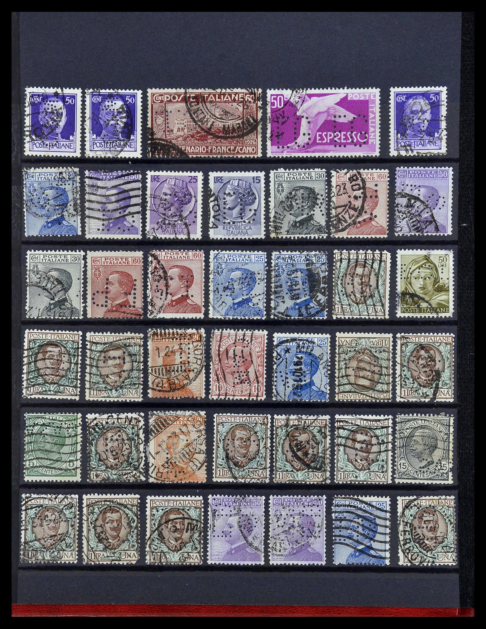 34451 027 - Postzegelverzameling 34451 Wereld perfins.