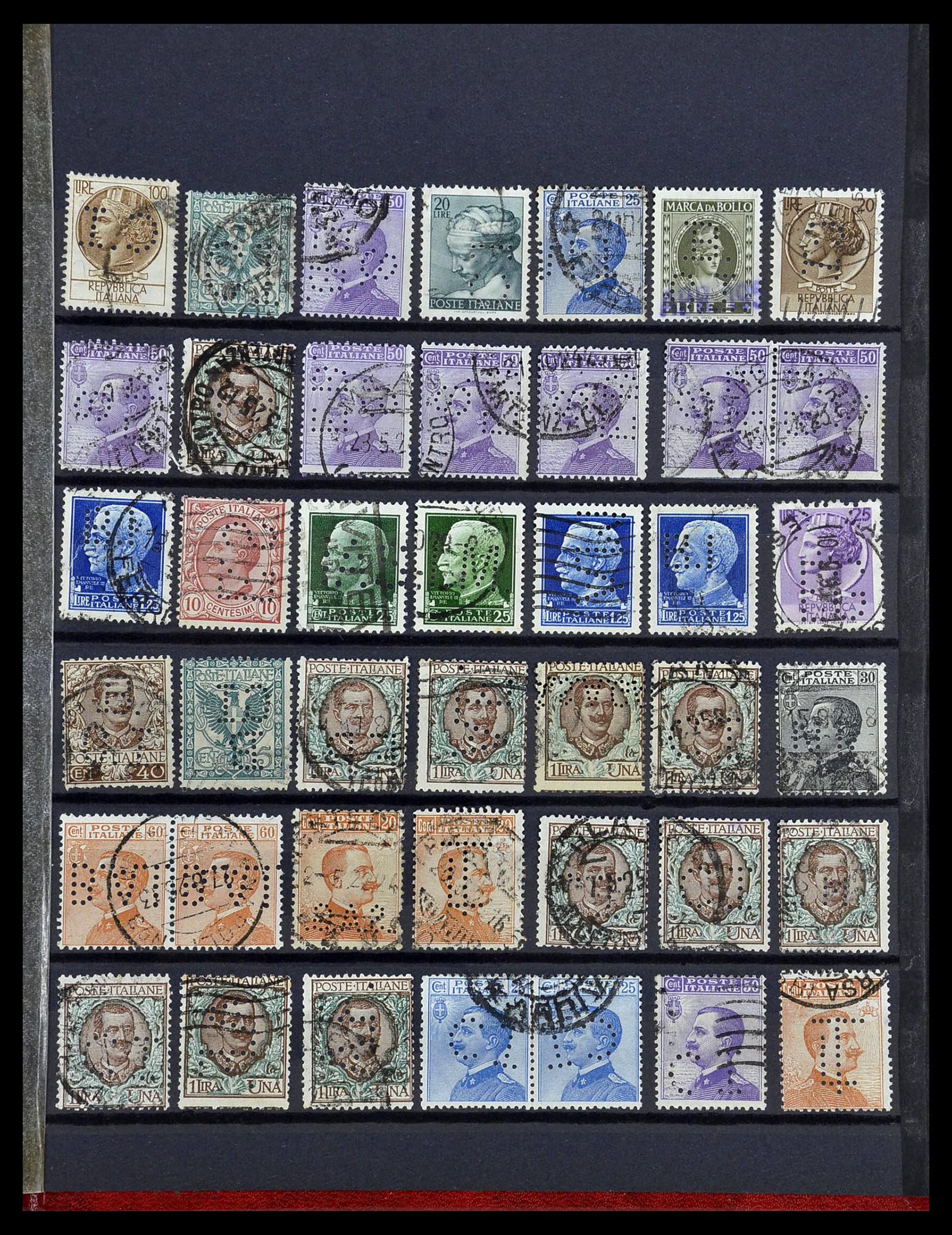 34451 028 - Postzegelverzameling 34451 Wereld perfins.