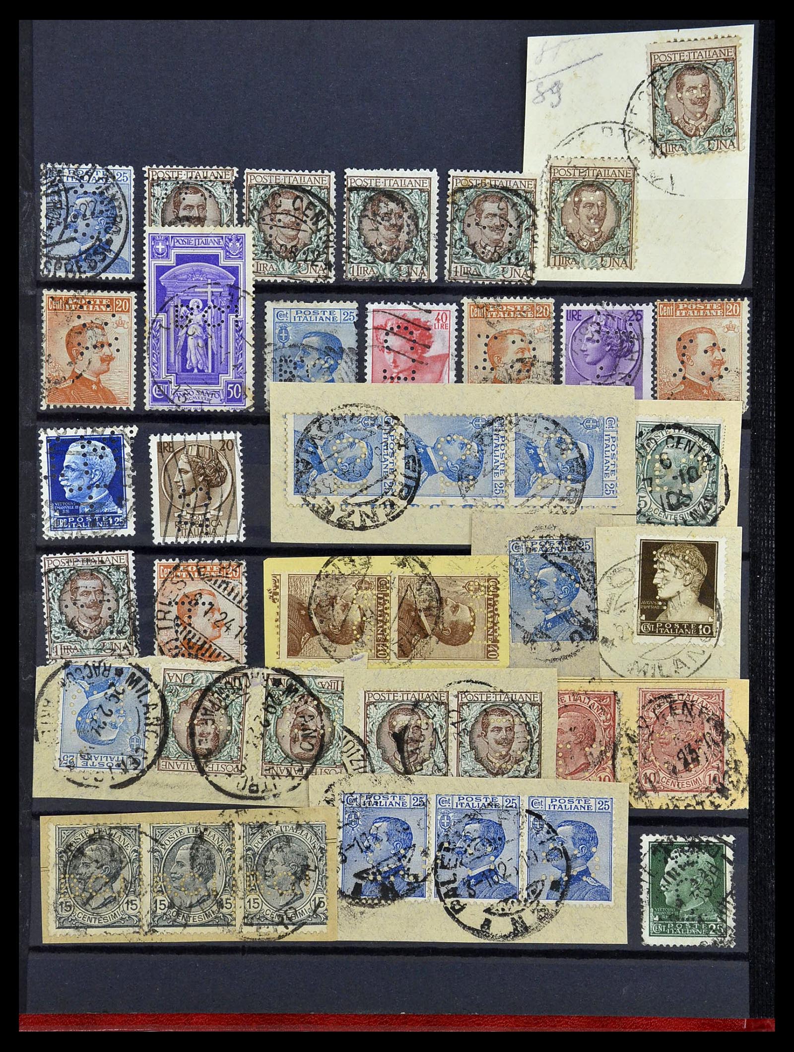 34451 029 - Postzegelverzameling 34451 Wereld perfins.