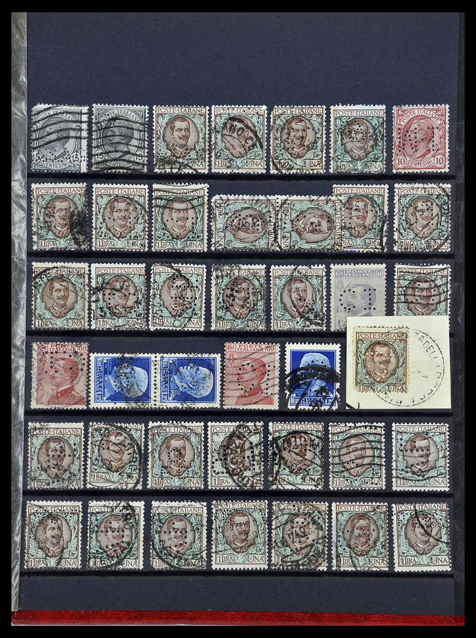 34451 030 - Postzegelverzameling 34451 Wereld perfins.