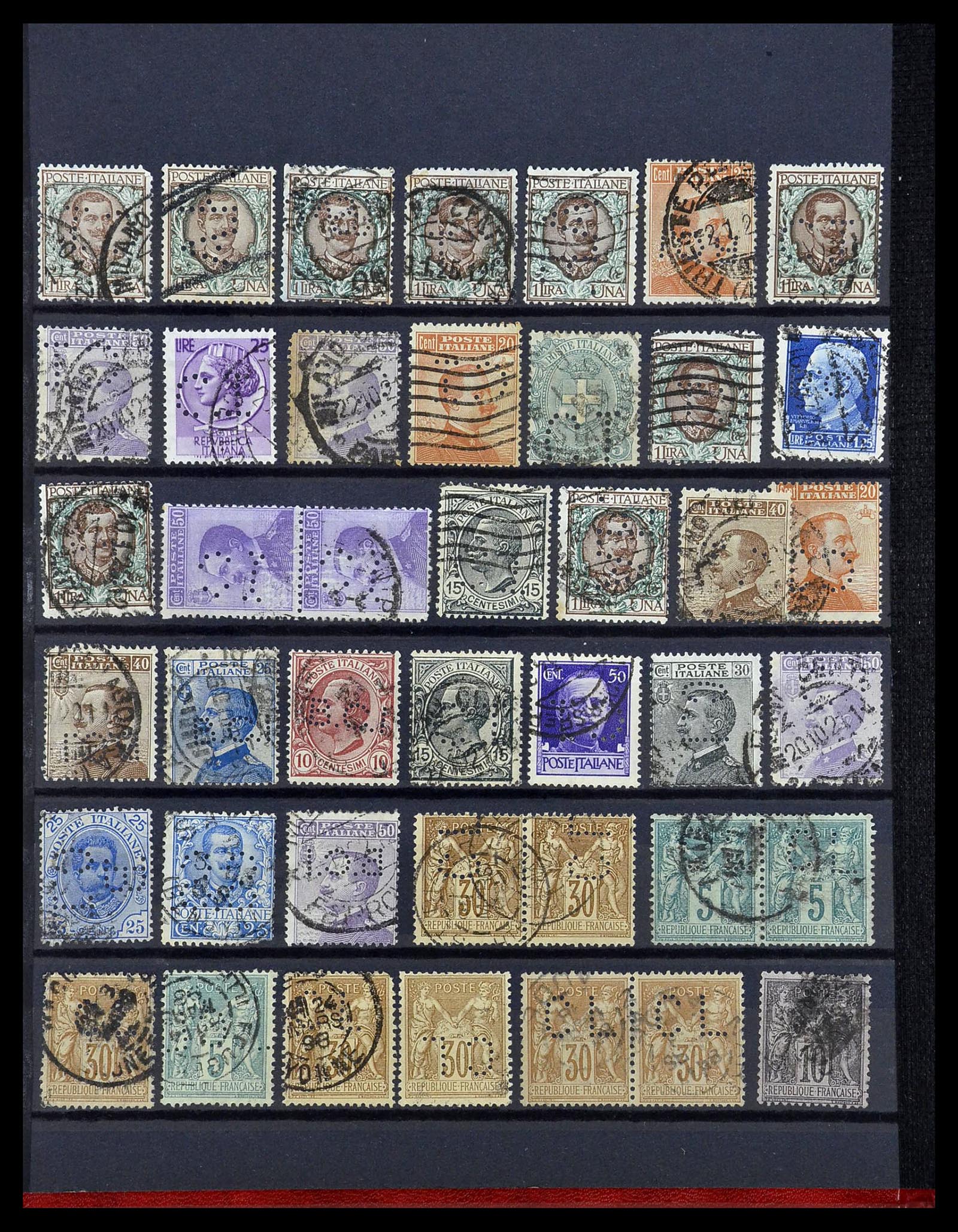 34451 031 - Postzegelverzameling 34451 Wereld perfins.