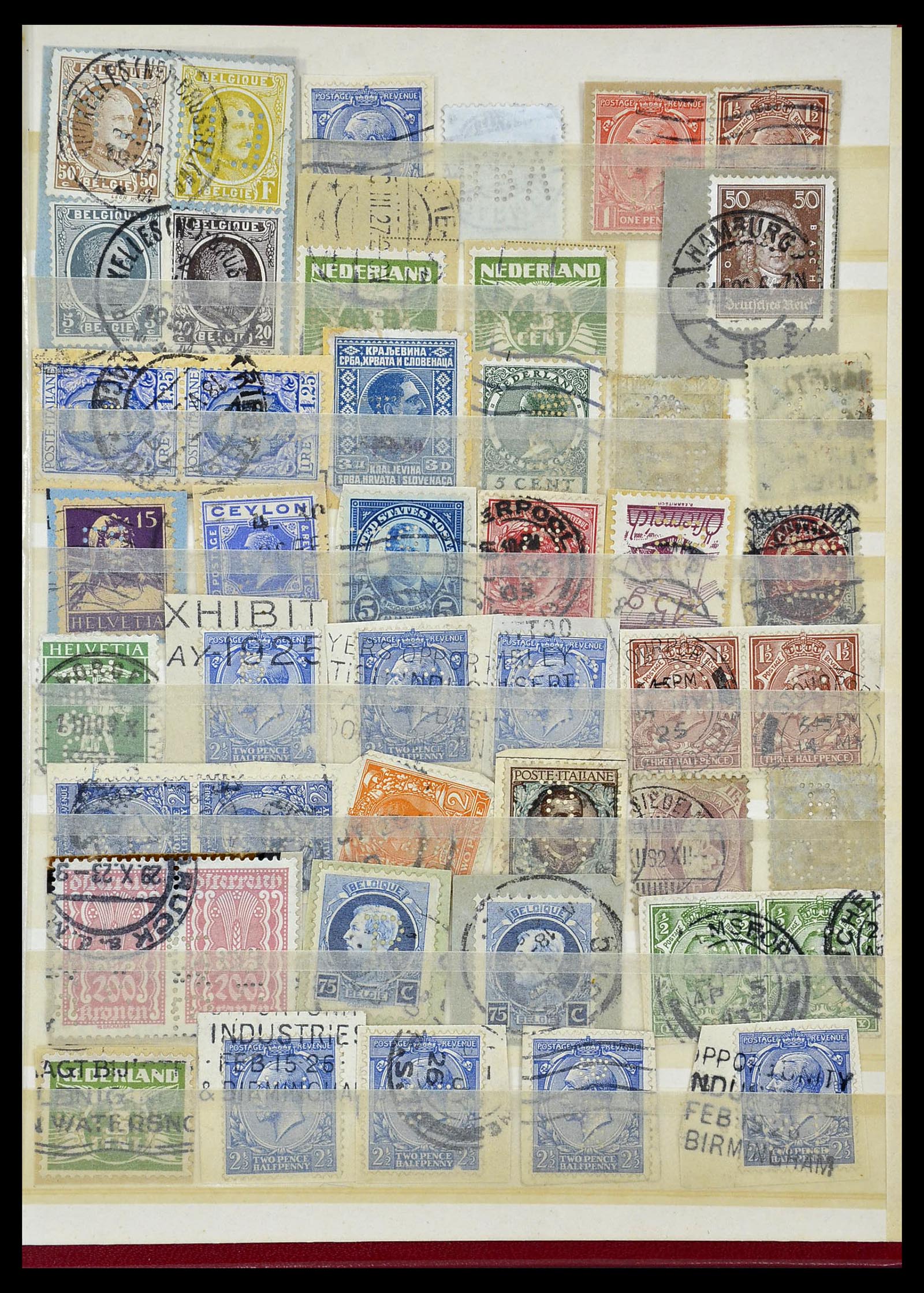 34451 036 - Postzegelverzameling 34451 Wereld perfins.