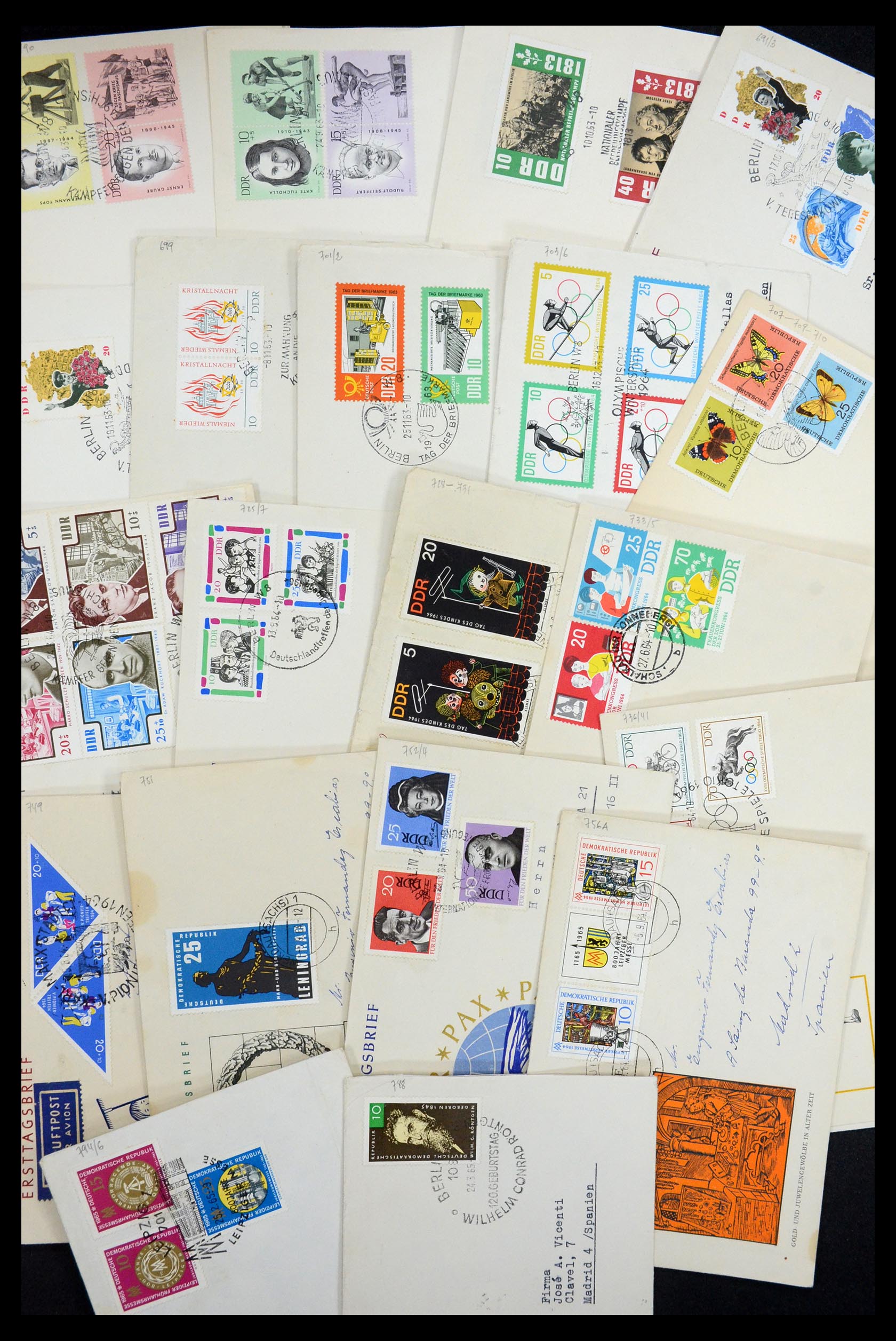 34546 012 - Postzegelverzameling 34546 Wereld brieven.