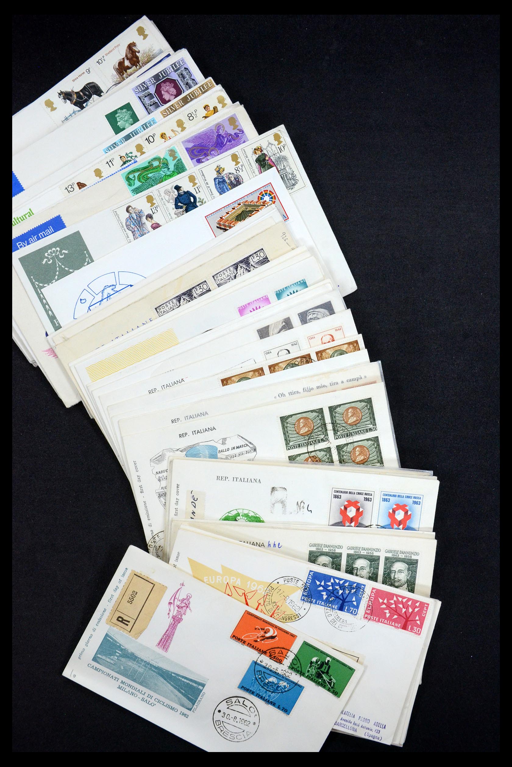 34546 041 - Stamp Collection 34546 World covers.