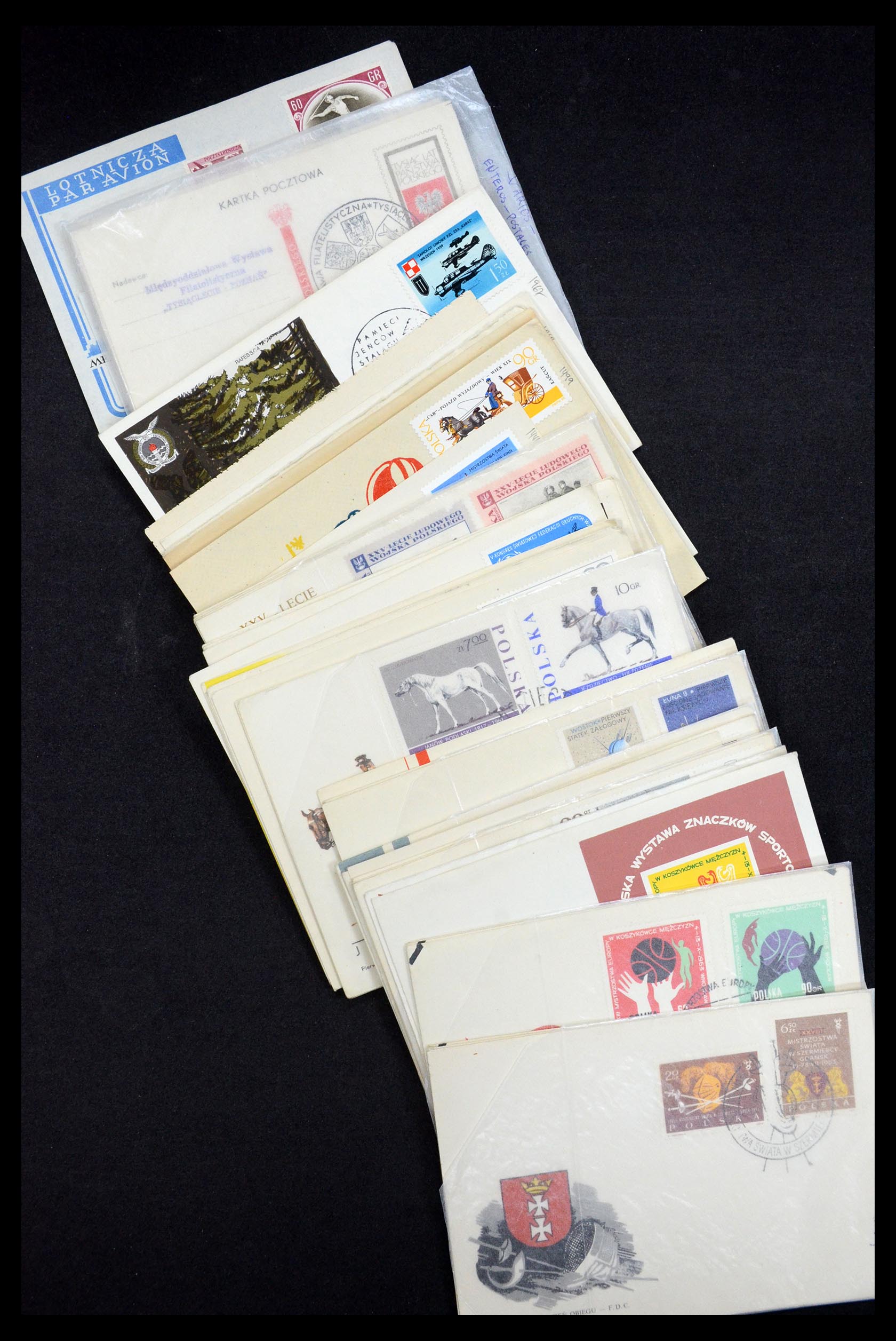 34546 045 - Stamp Collection 34546 World covers.