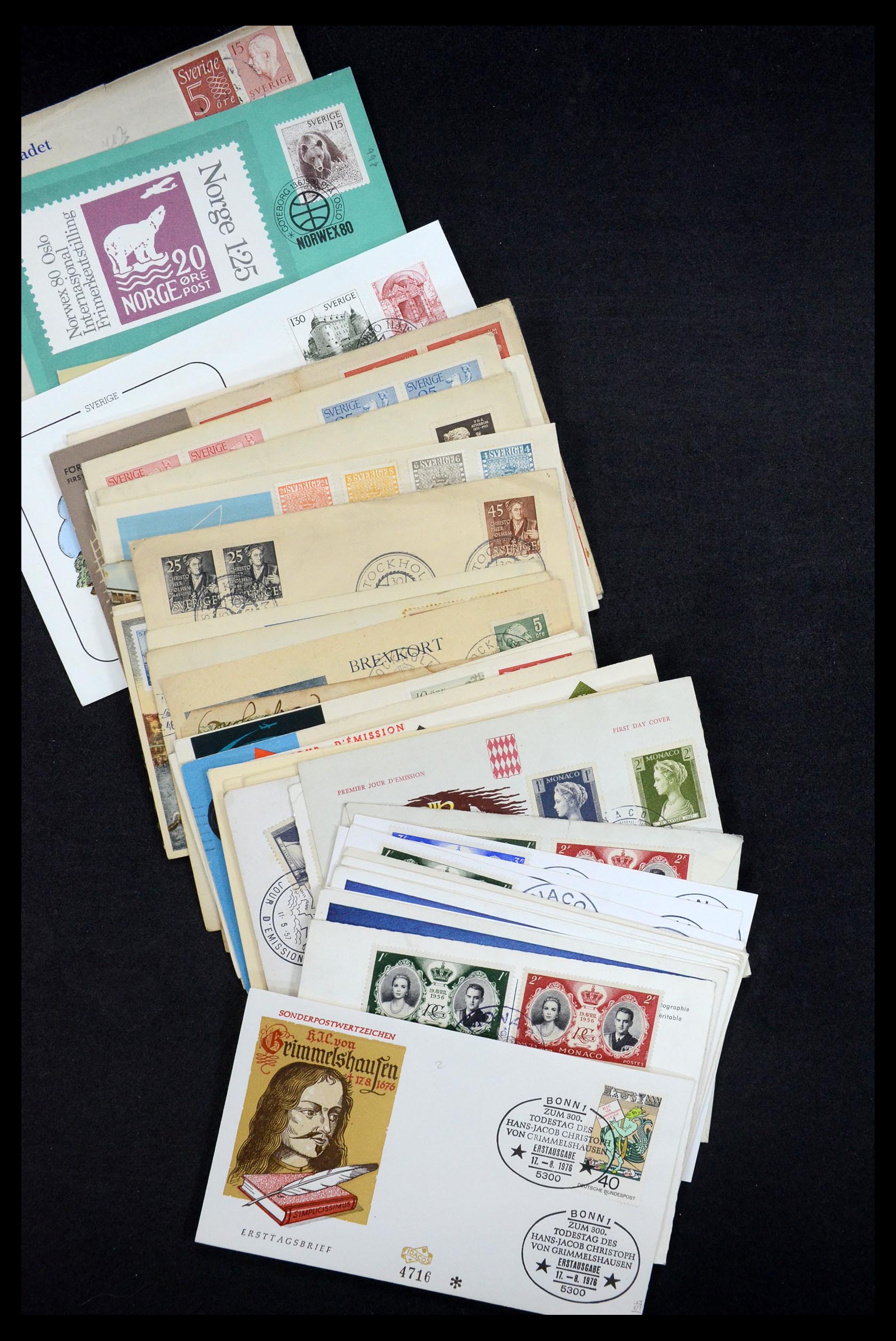 34546 046 - Stamp Collection 34546 World covers.