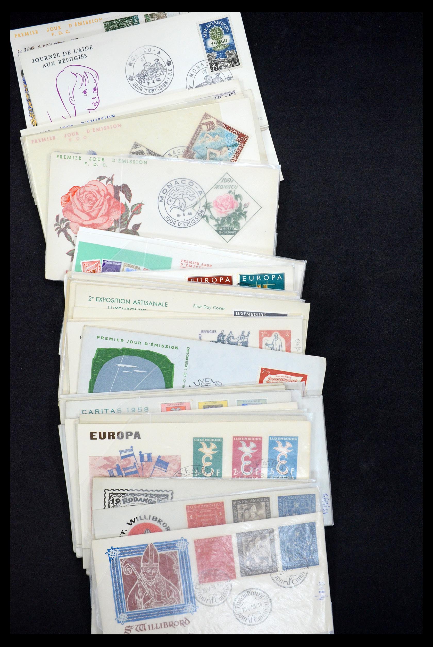 34546 054 - Stamp Collection 34546 World covers.
