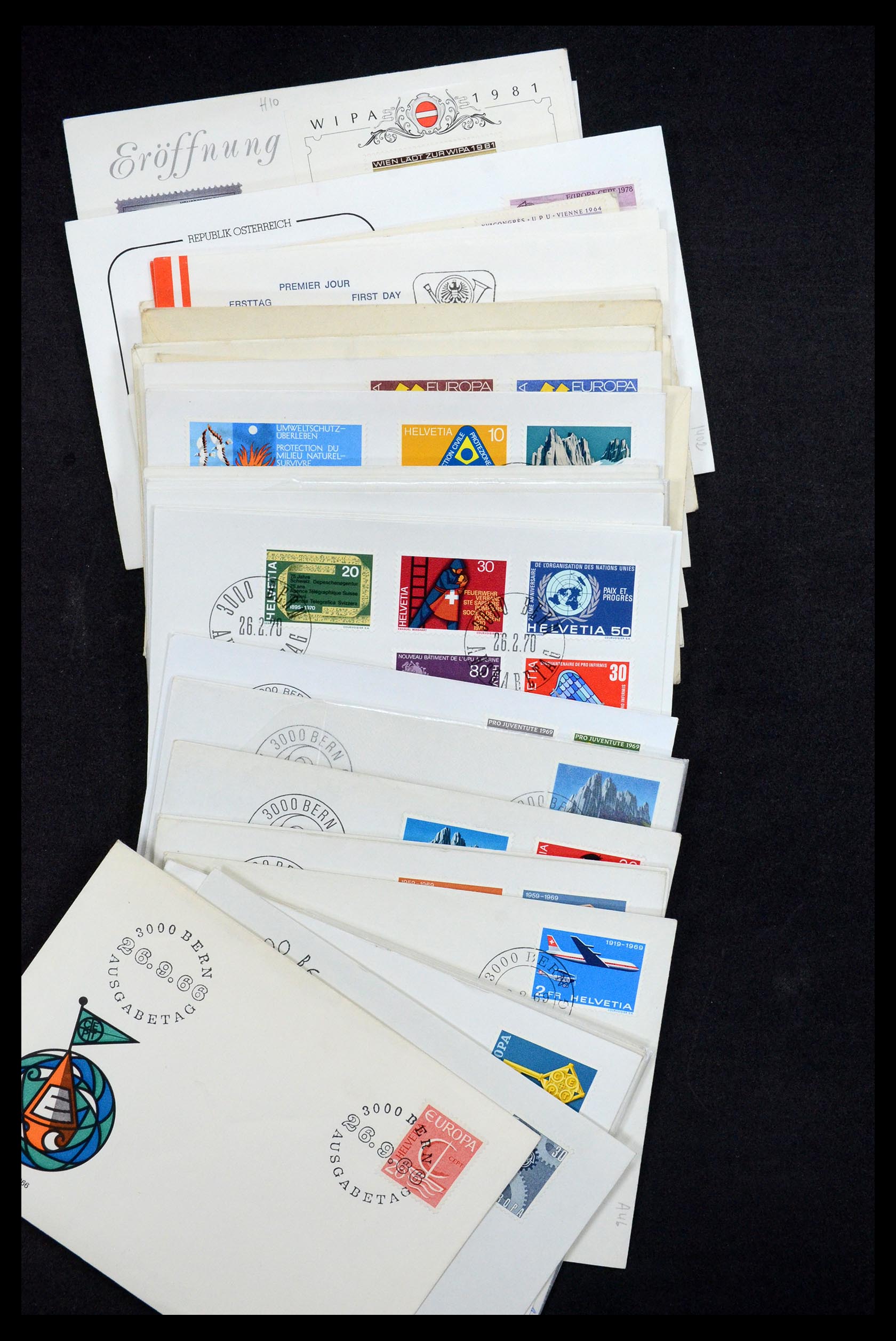 34546 060 - Stamp Collection 34546 World covers.