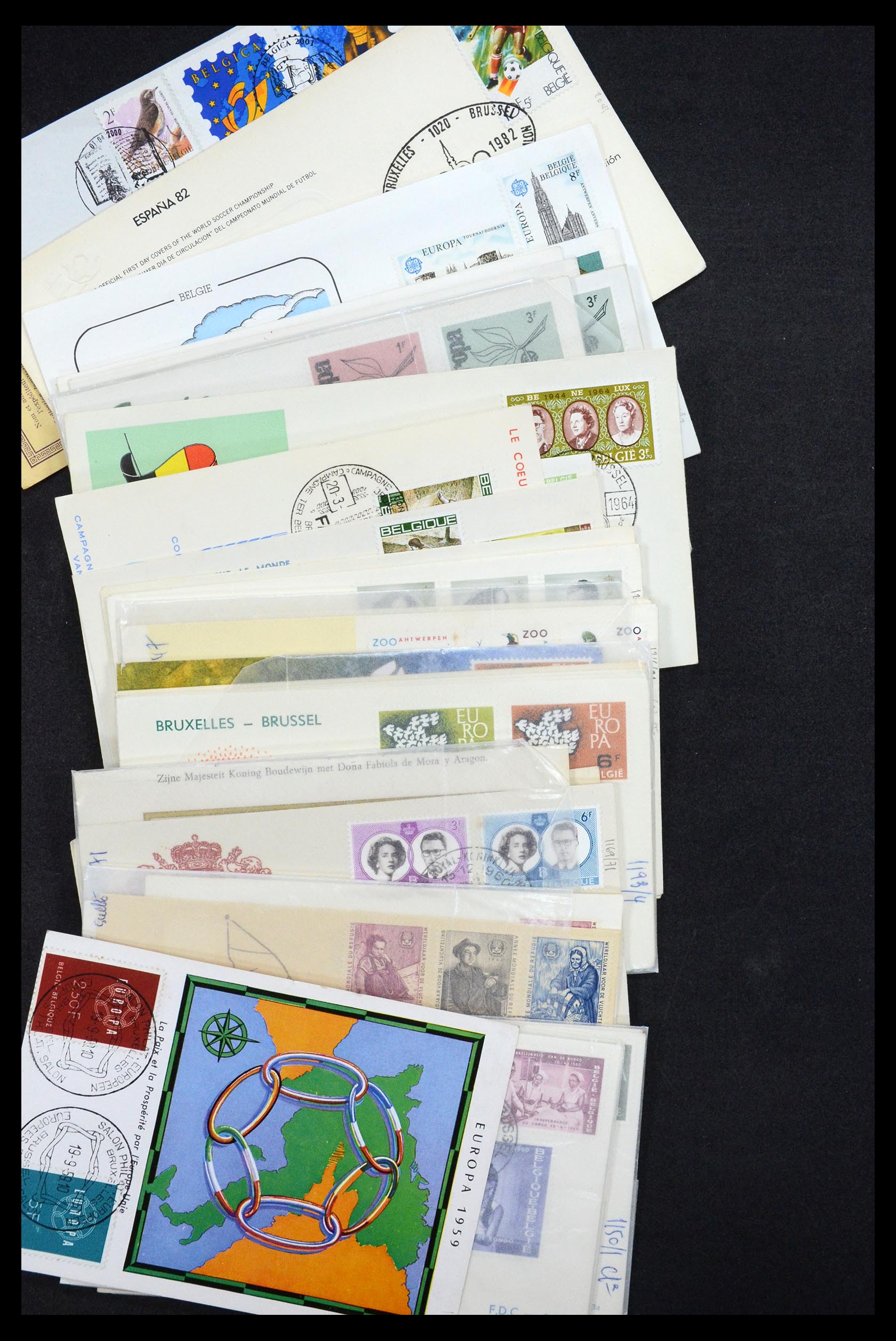 34546 087 - Stamp Collection 34546 World covers.