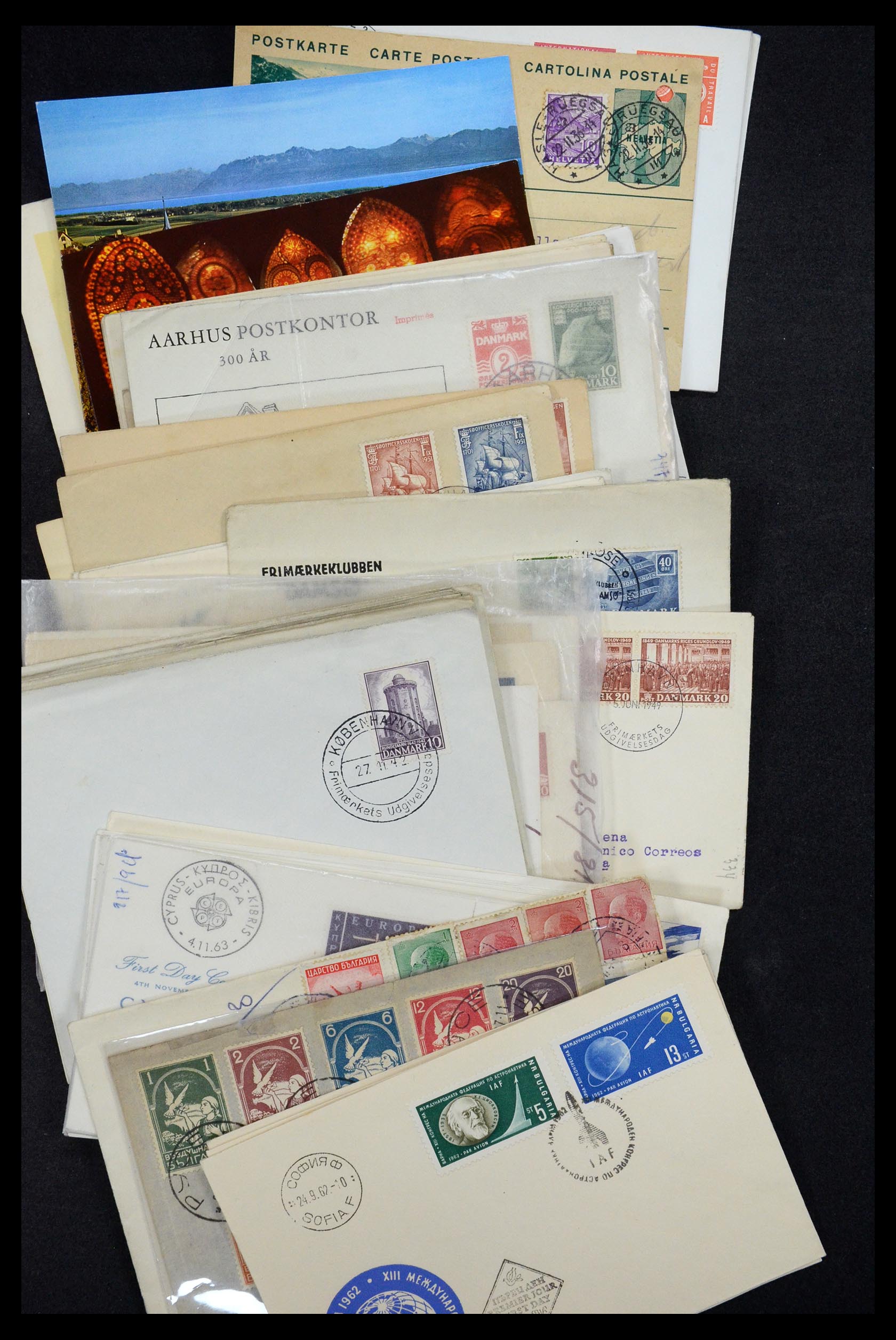 34546 088 - Stamp Collection 34546 World covers.