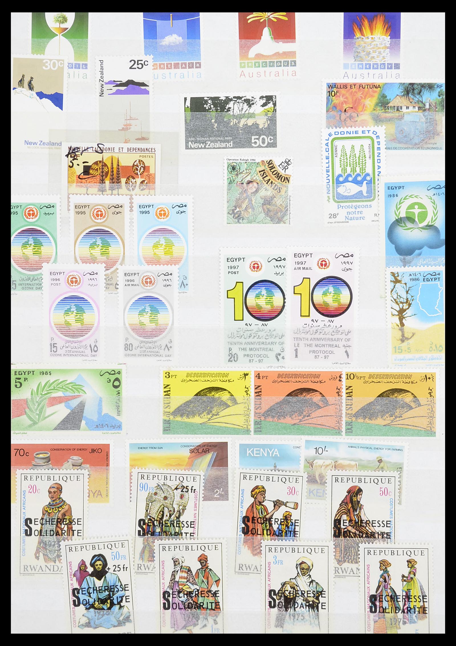 34611 002 - Postzegelverzameling 34611 Motief dieren 1960-2000.