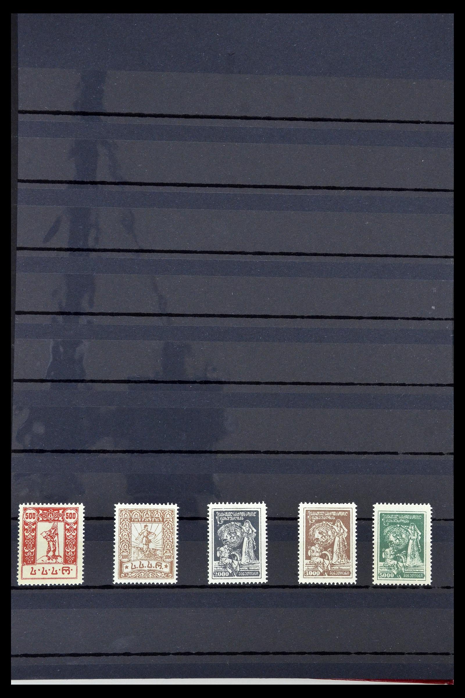 34712 002 - Postzegelverzameling 34712 Russische gebieden 1918-1932.