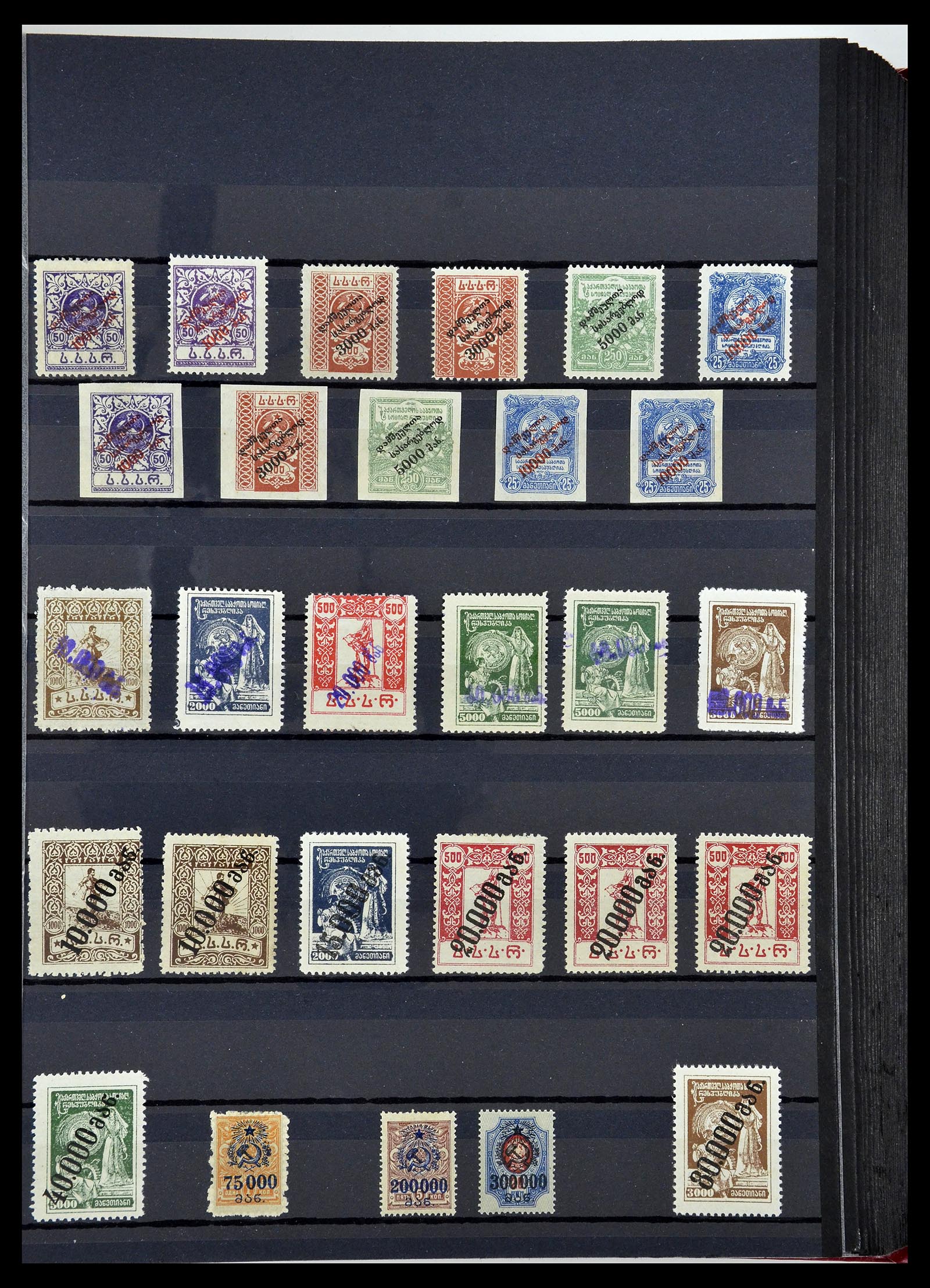 34712 003 - Postzegelverzameling 34712 Russische gebieden 1918-1932.