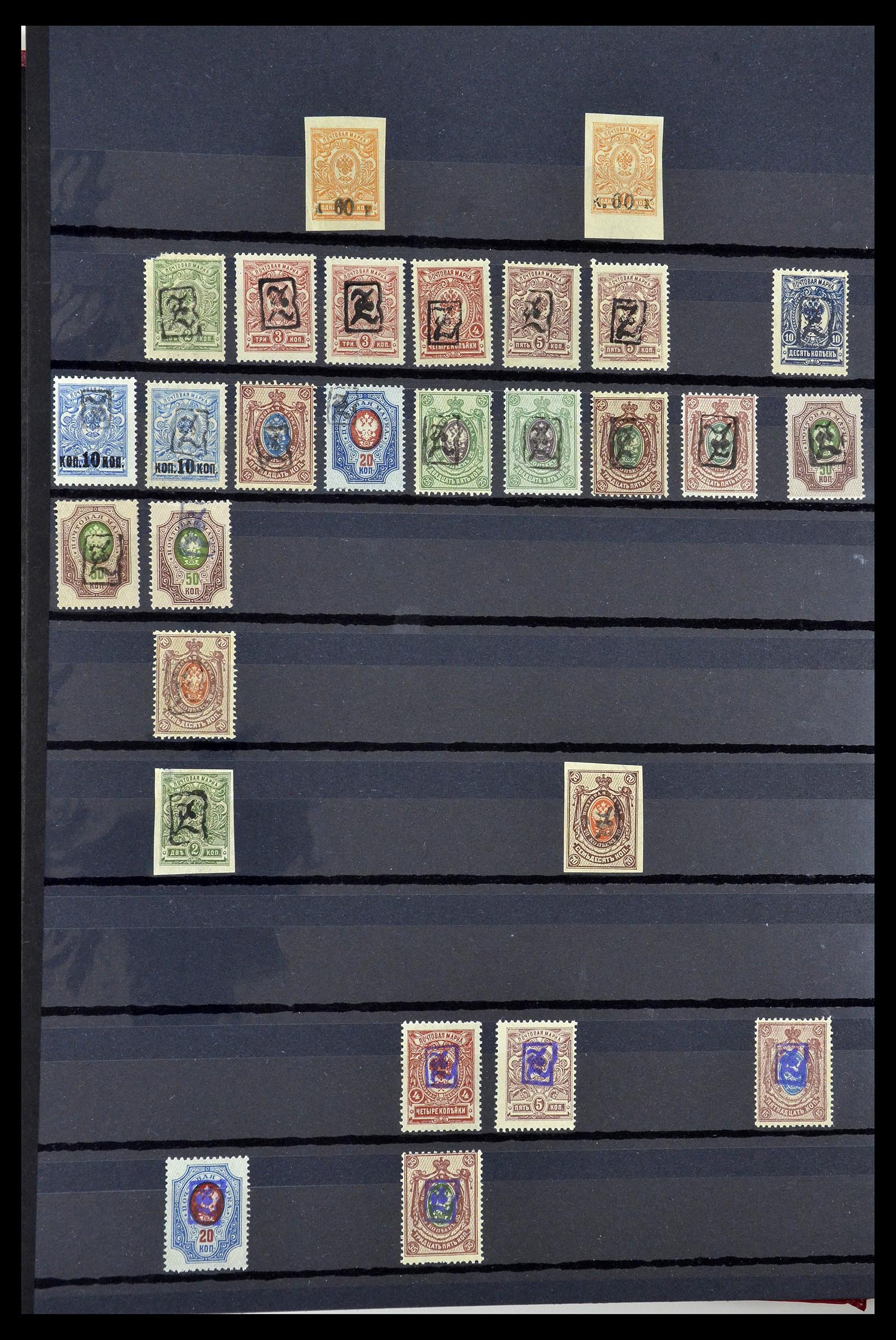 34712 004 - Postzegelverzameling 34712 Russische gebieden 1918-1932.