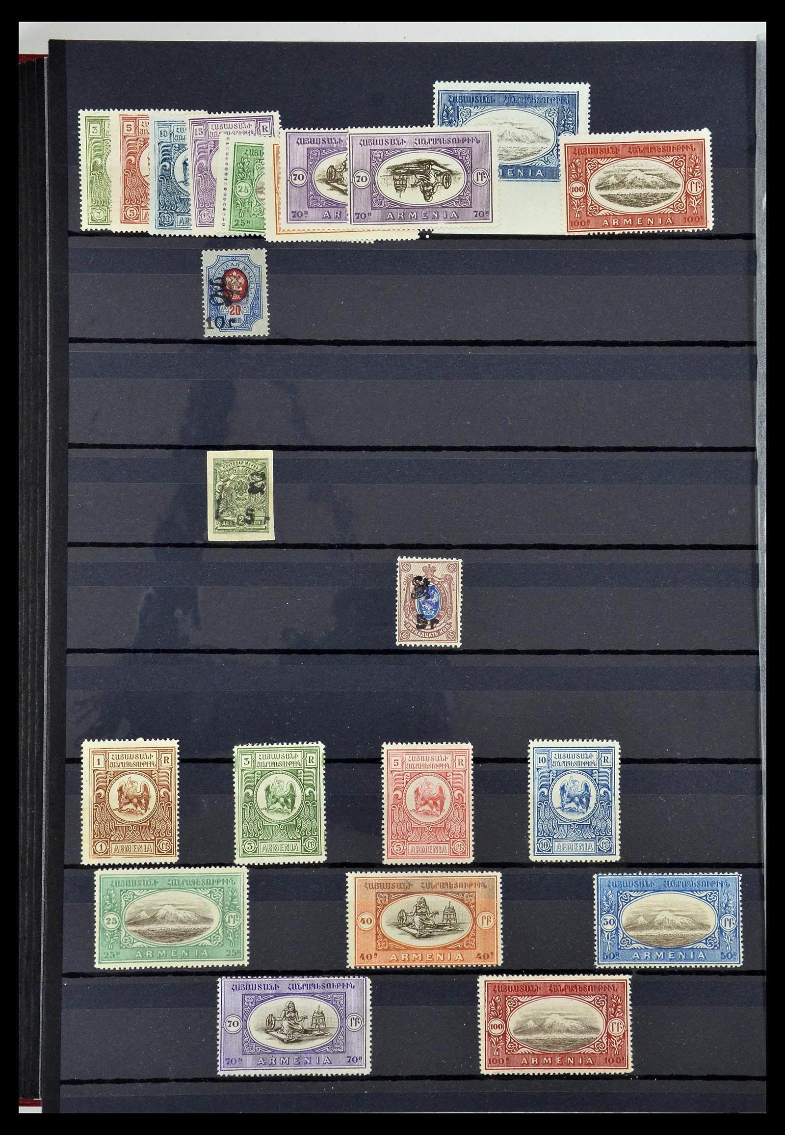 34712 013 - Postzegelverzameling 34712 Russische gebieden 1918-1932.