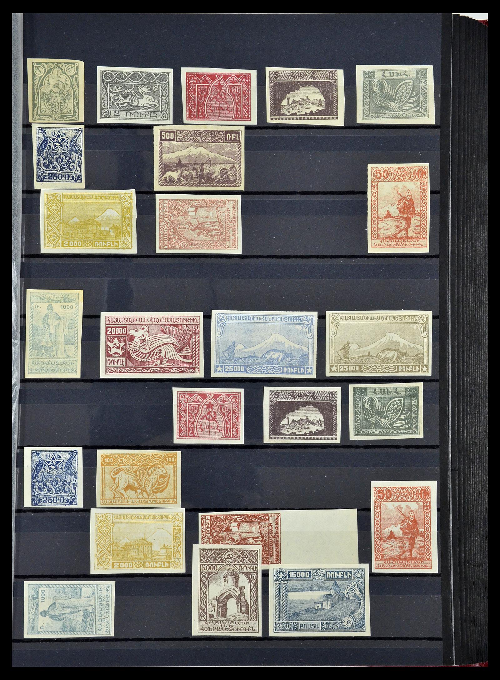 34712 014 - Postzegelverzameling 34712 Russische gebieden 1918-1932.