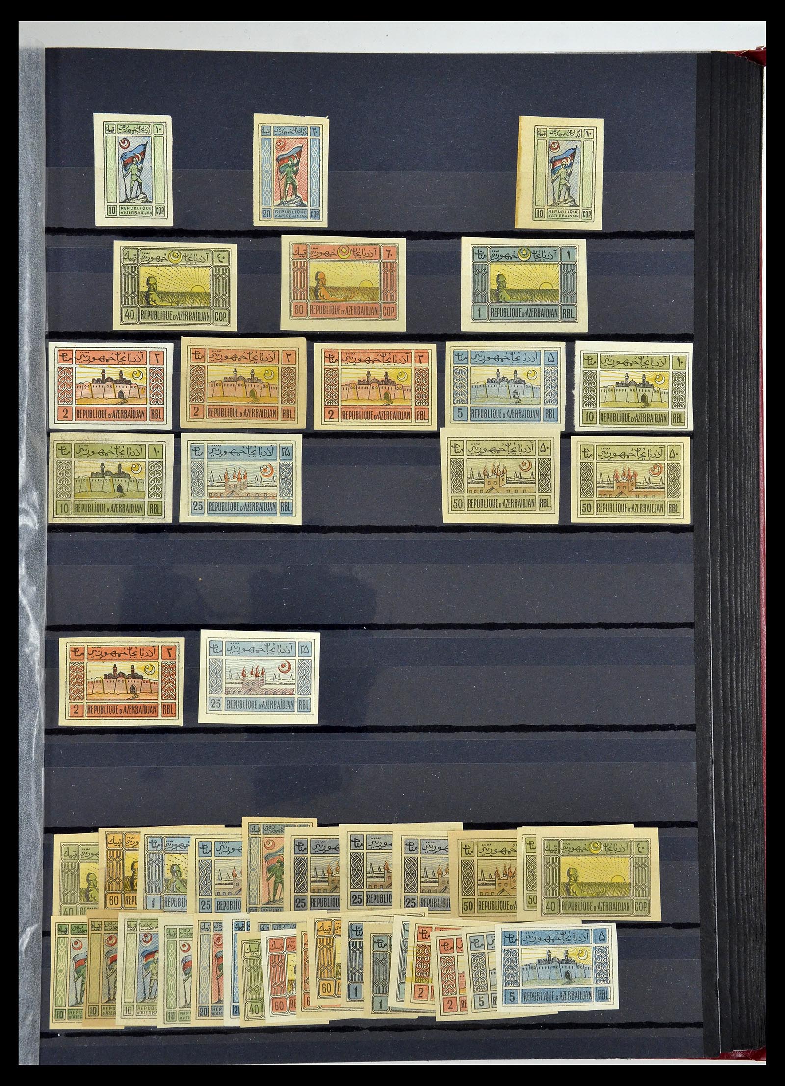 34712 022 - Postzegelverzameling 34712 Russische gebieden 1918-1932.