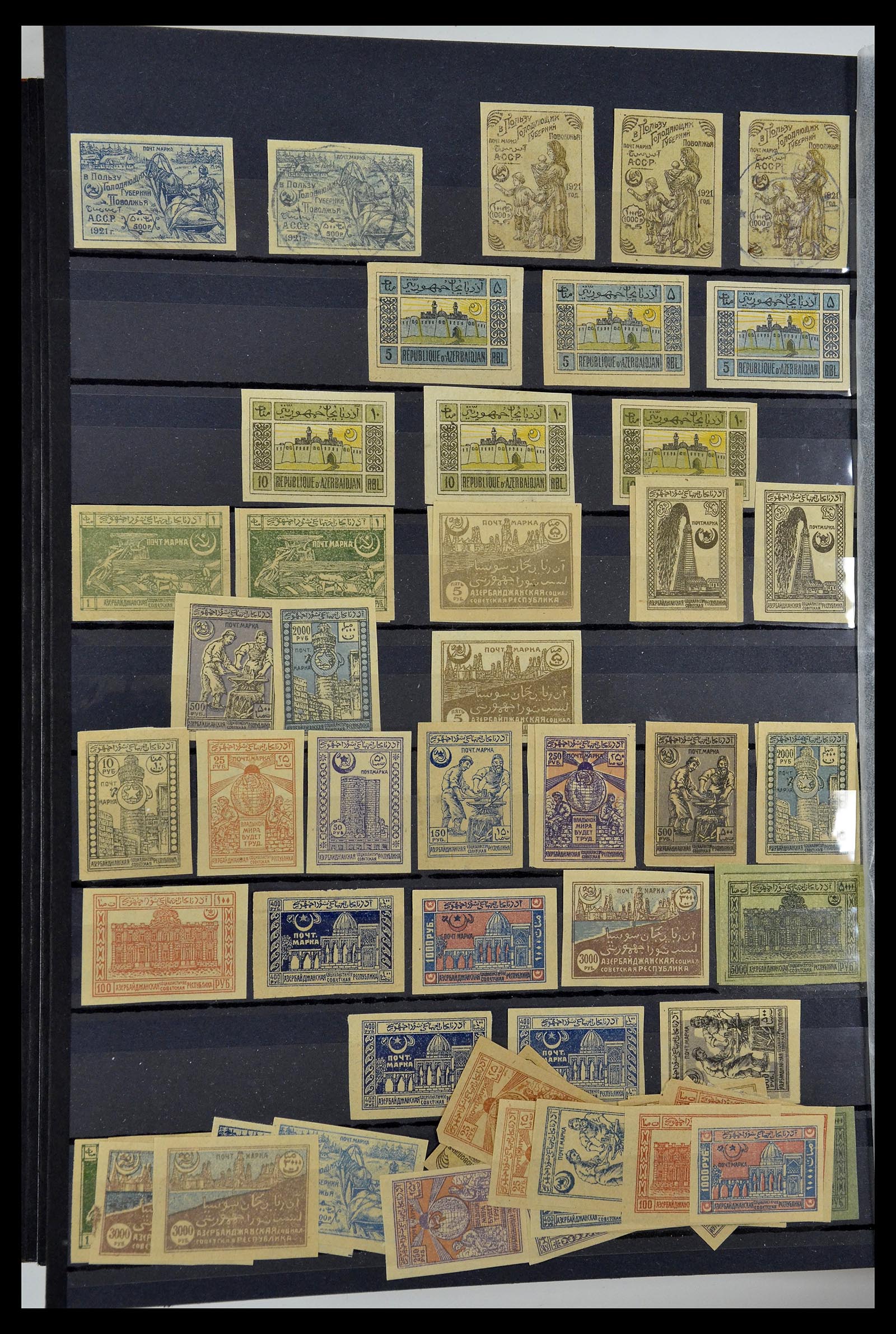 34712 023 - Postzegelverzameling 34712 Russische gebieden 1918-1932.