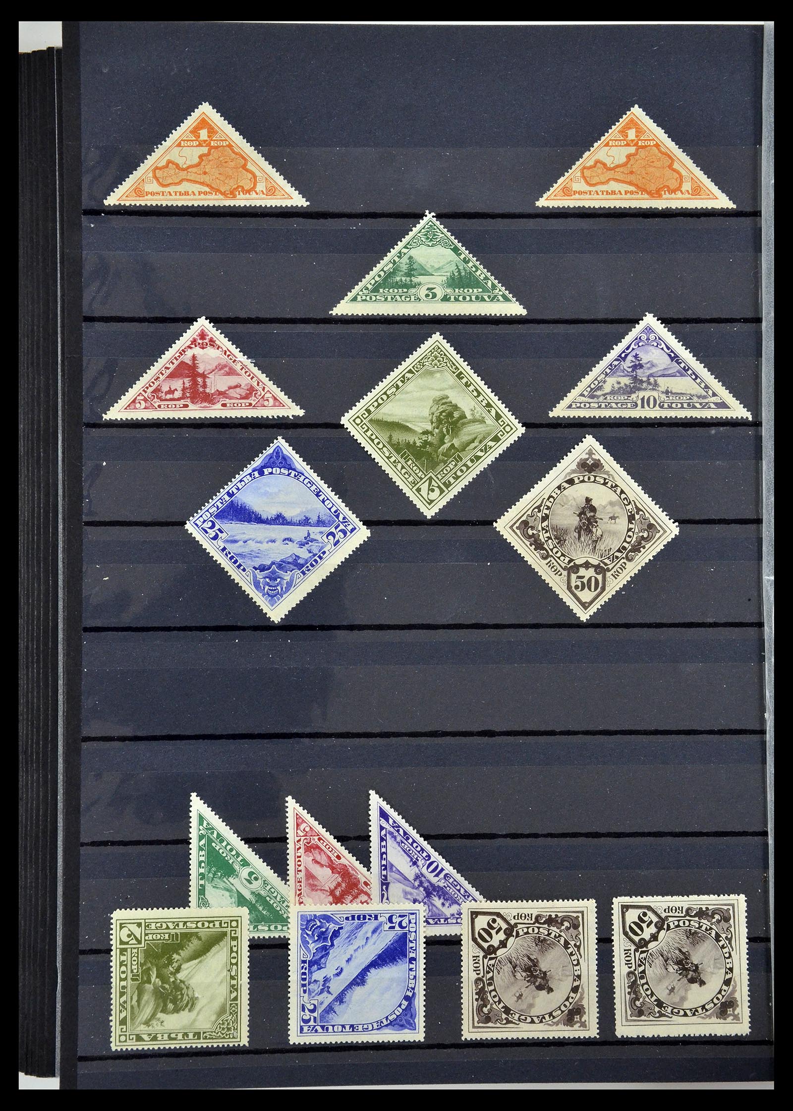 34712 033 - Postzegelverzameling 34712 Russische gebieden 1918-1932.
