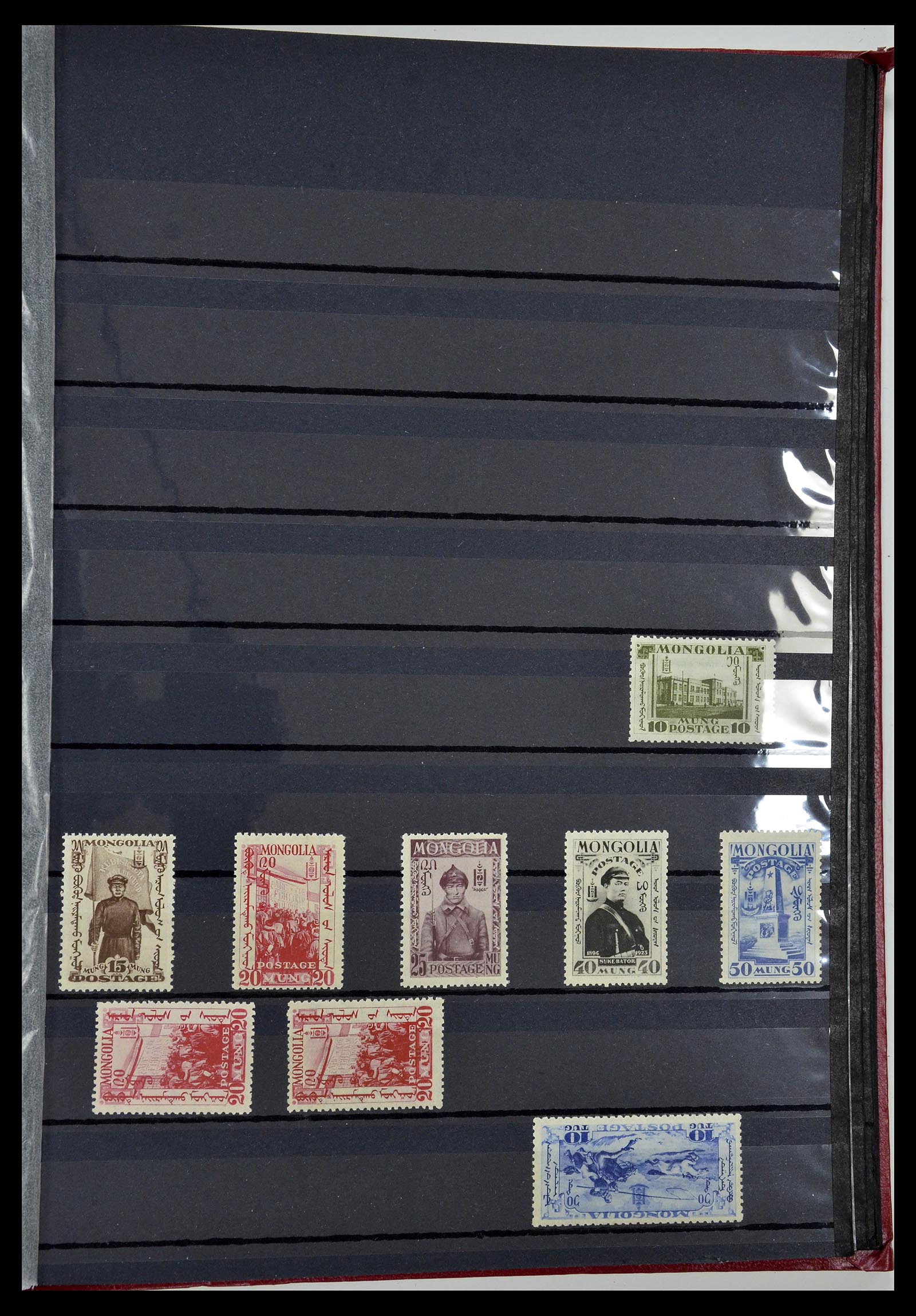 34712 038 - Postzegelverzameling 34712 Russische gebieden 1918-1932.
