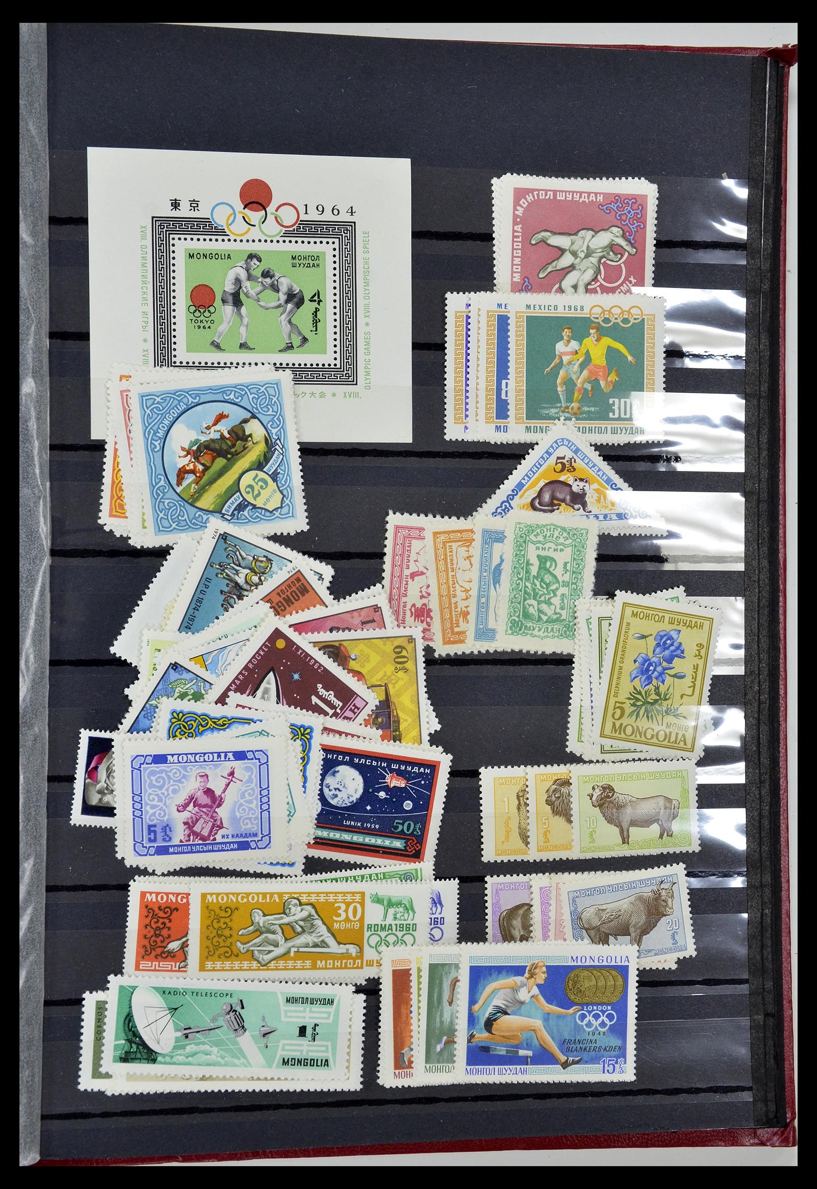 34712 039 - Postzegelverzameling 34712 Russische gebieden 1918-1932.