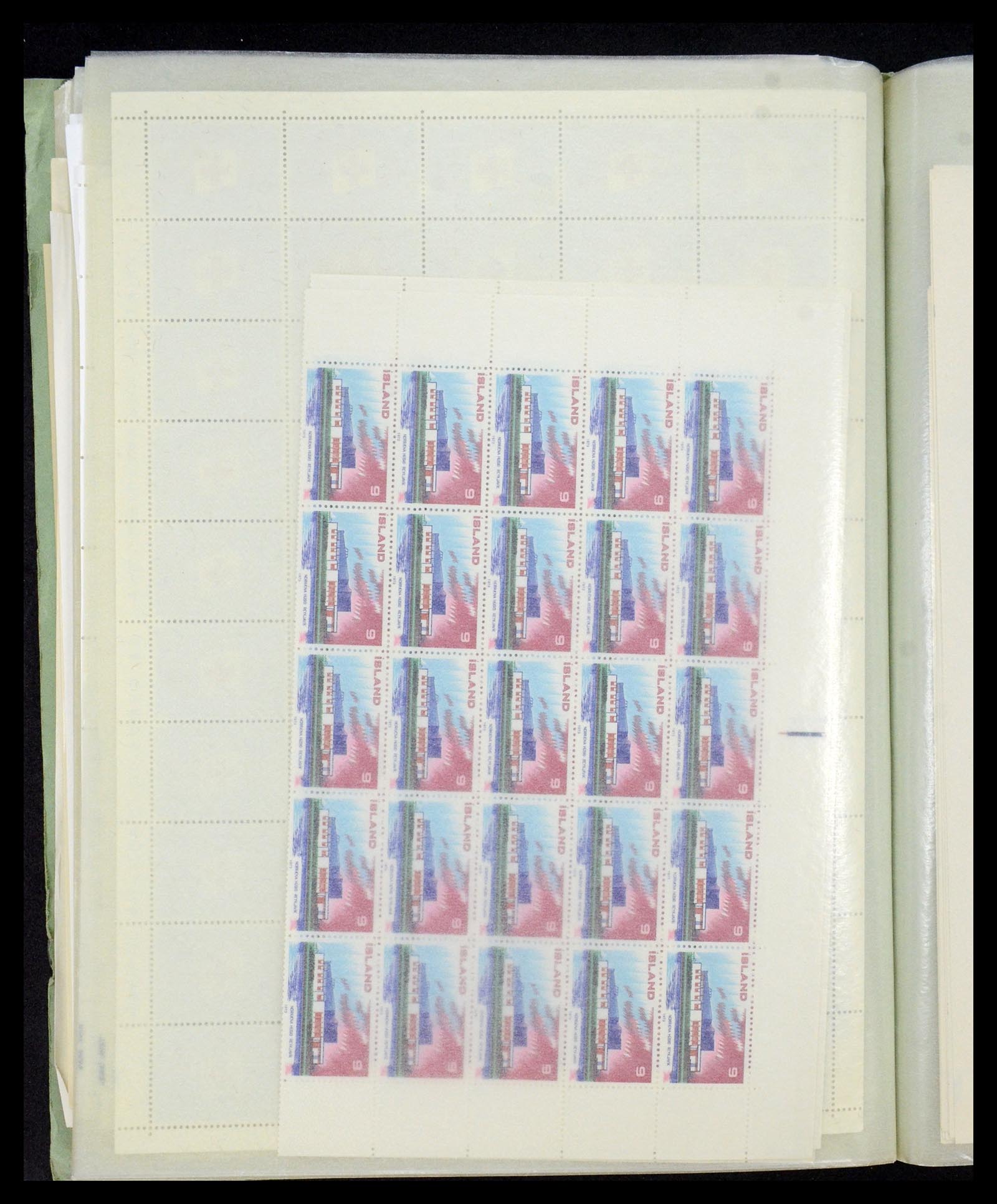 34722 056 - Stamp Collection 34722 Iceland 1944-1986.