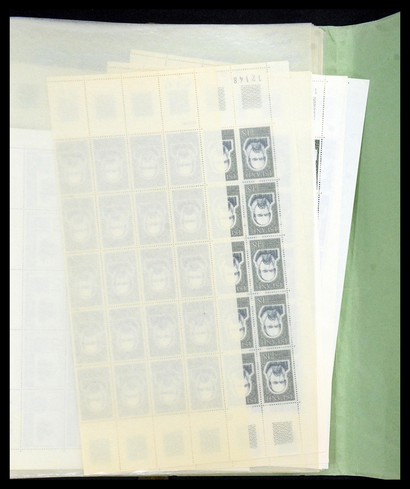 34722 059 - Postzegelverzameling 34722 IJsland 1944-1986.