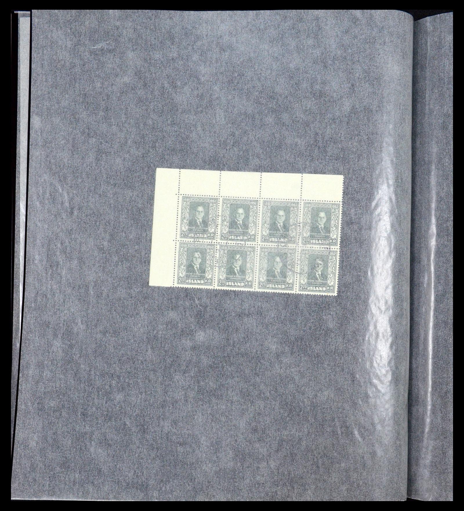 34722 100 - Postzegelverzameling 34722 IJsland 1944-1986.