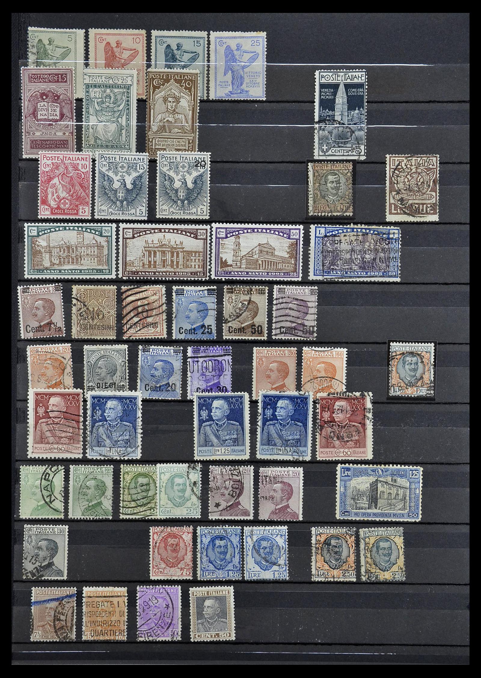 34762 004 - Postzegelverzameling 34762 Italië en gebieden 1850-1955.