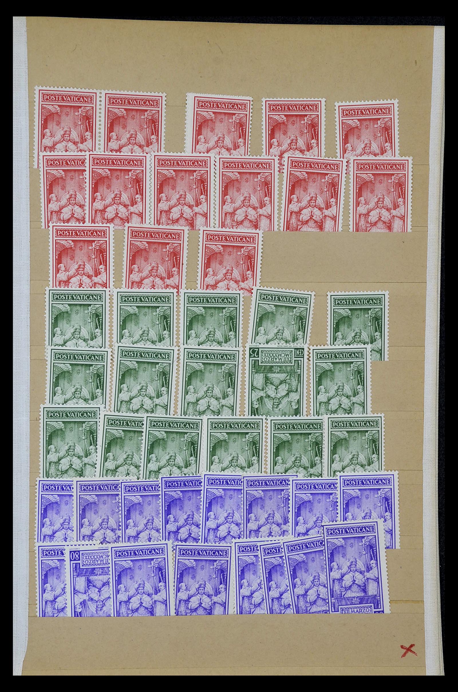 34913 013 - Stamp Collection 34913 Vatican 1929-1939.