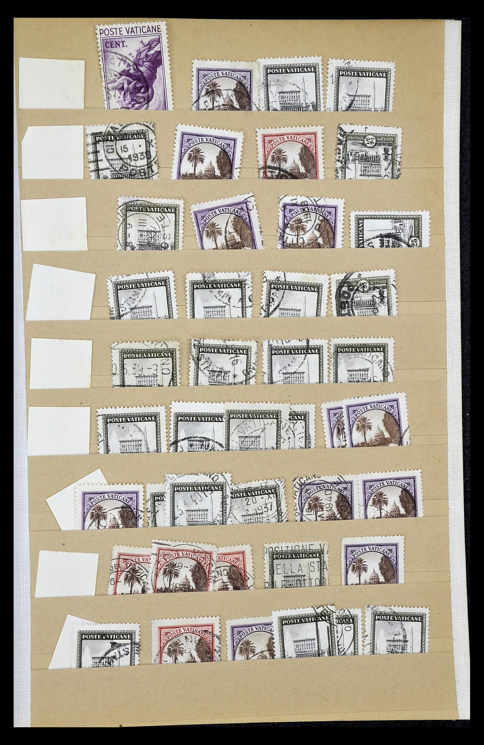 34913 017 - Stamp Collection 34913 Vatican 1929-1939.