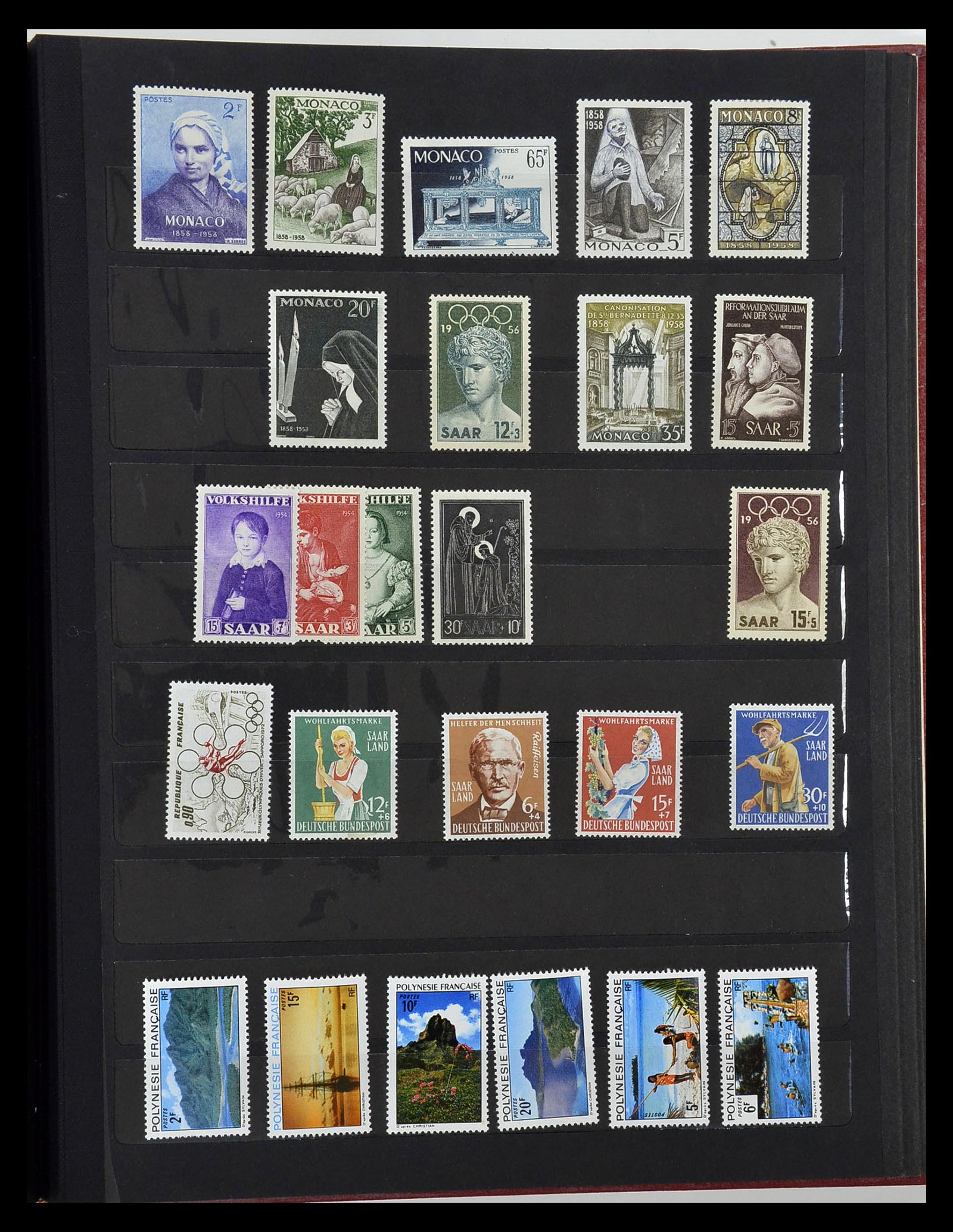 34946 486 - Stamp Collection 34946 Motief Kunst en Religie.