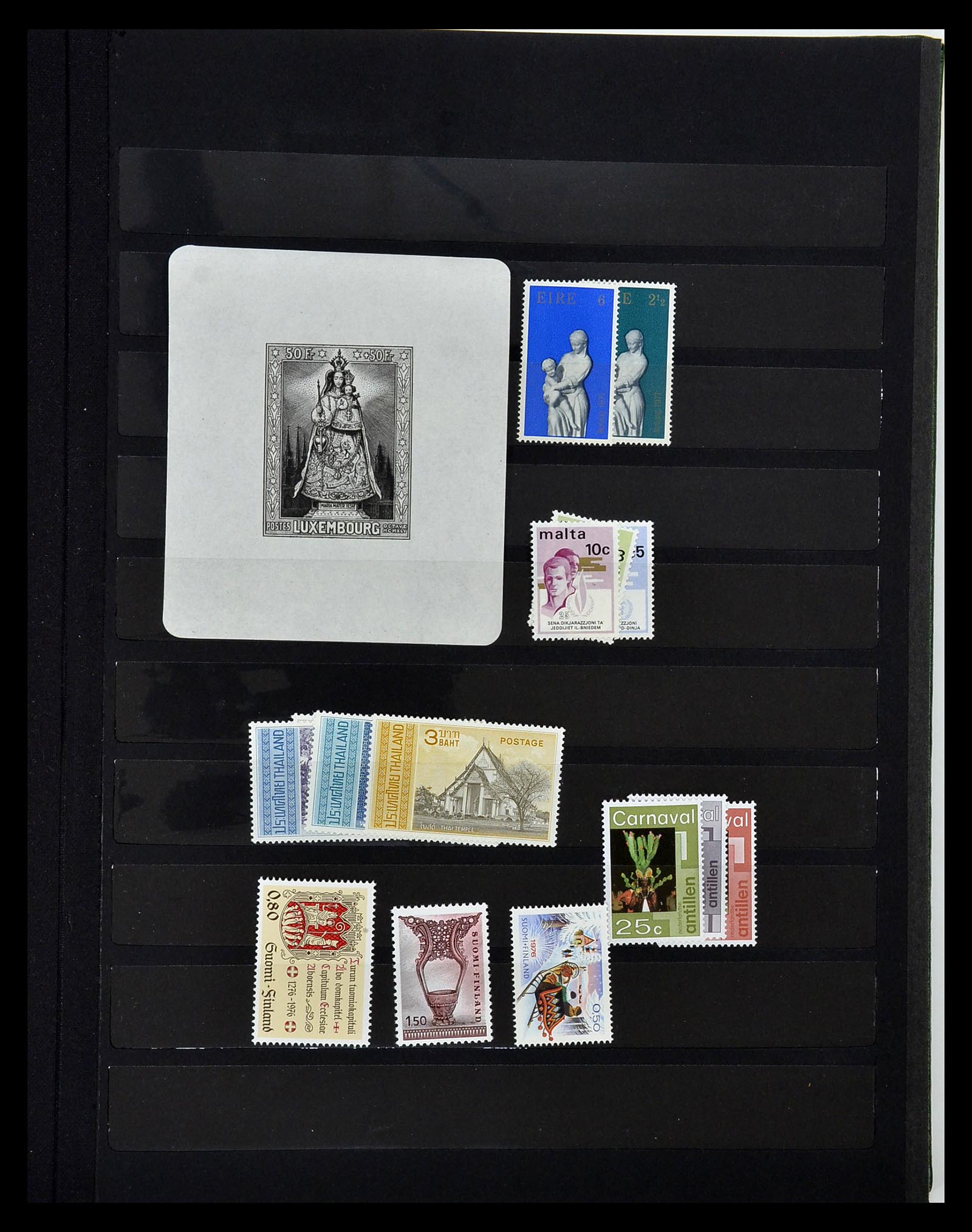 34946 525 - Stamp Collection 34946 Motief Kunst en Religie.