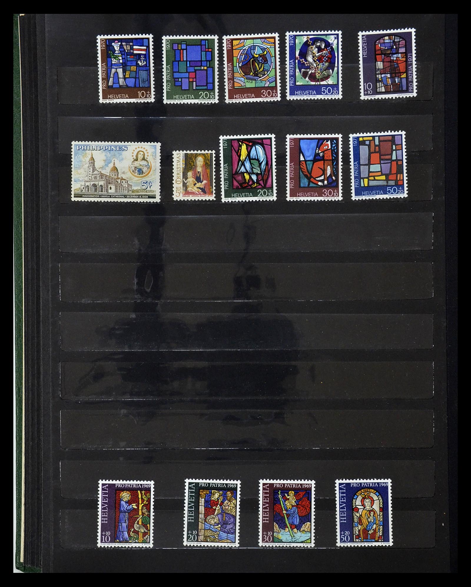 34946 527 - Stamp Collection 34946 Motief Kunst en Religie.