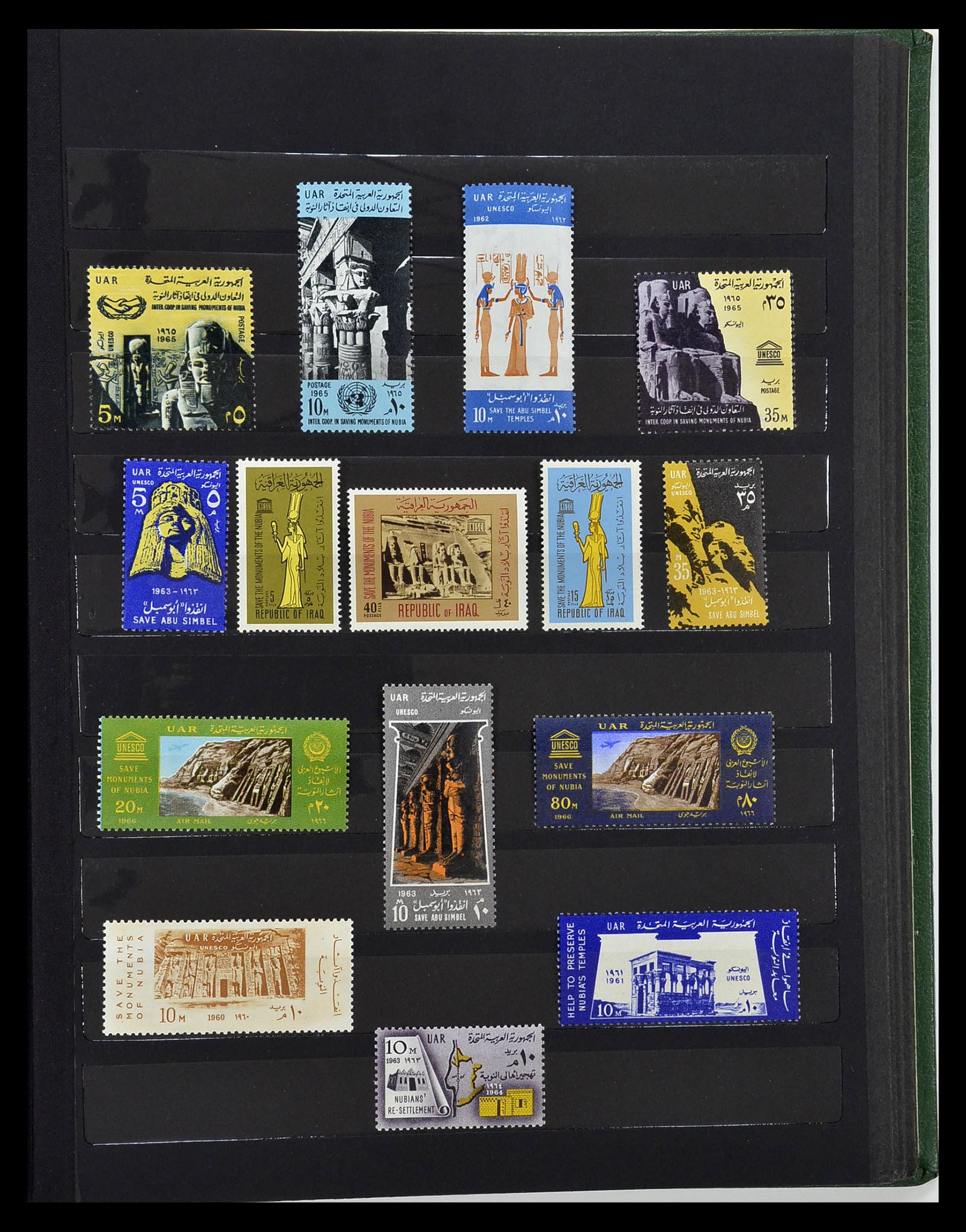 34946 529 - Stamp Collection 34946 Motief Kunst en Religie.