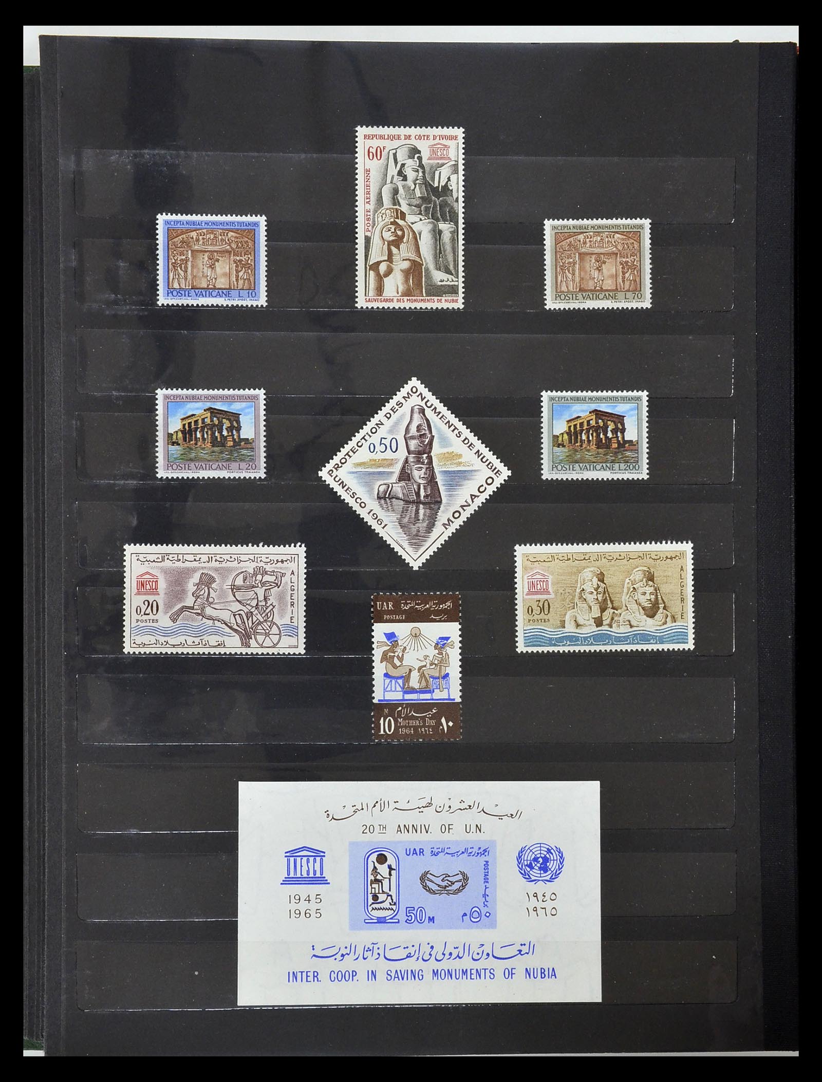 34946 530 - Stamp Collection 34946 Motief Kunst en Religie.