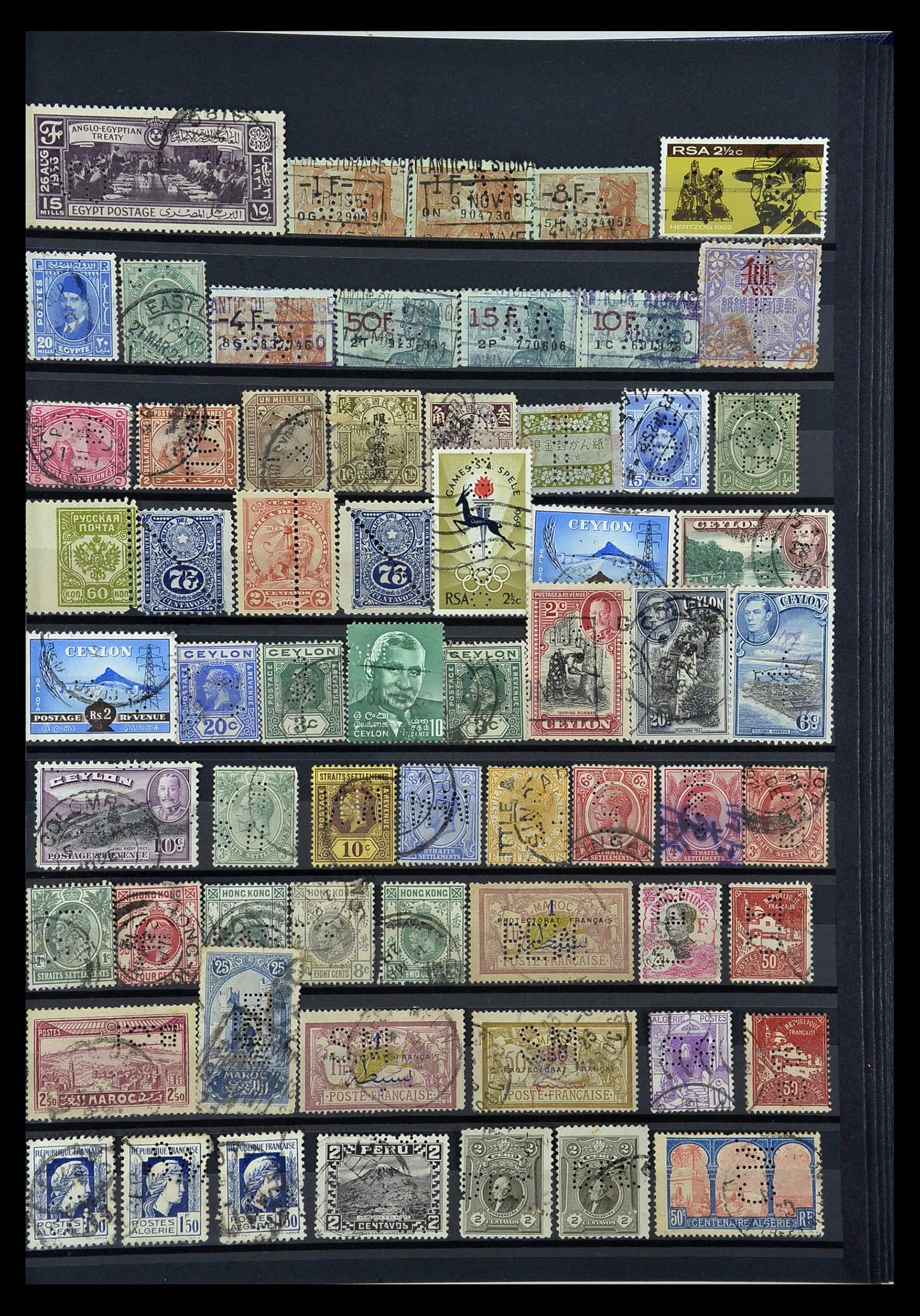 34968 025 - Postzegelverzameling 34968 Wereld perfins 1890-1965.