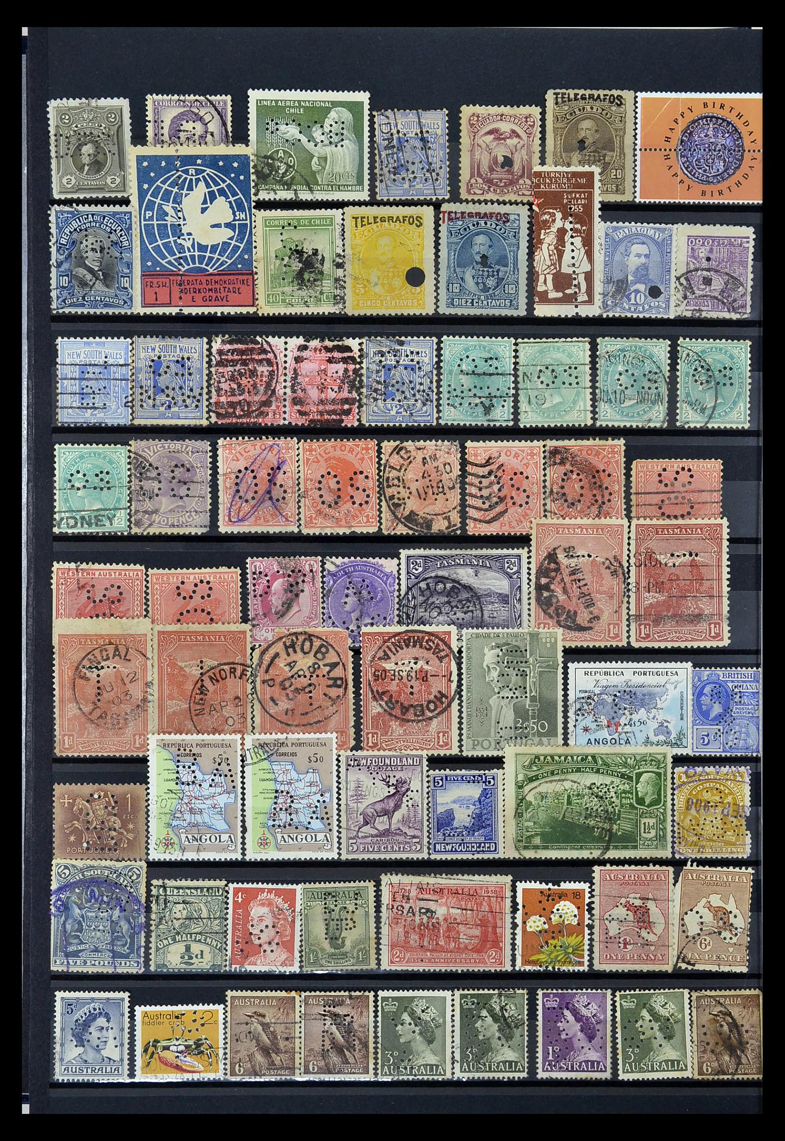 34968 026 - Postzegelverzameling 34968 Wereld perfins 1890-1965.