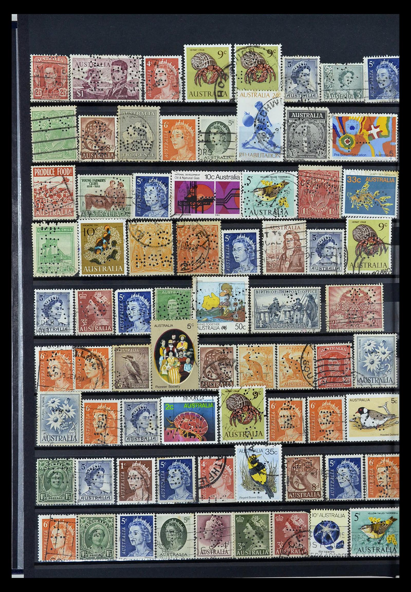 34968 028 - Postzegelverzameling 34968 Wereld perfins 1890-1965.