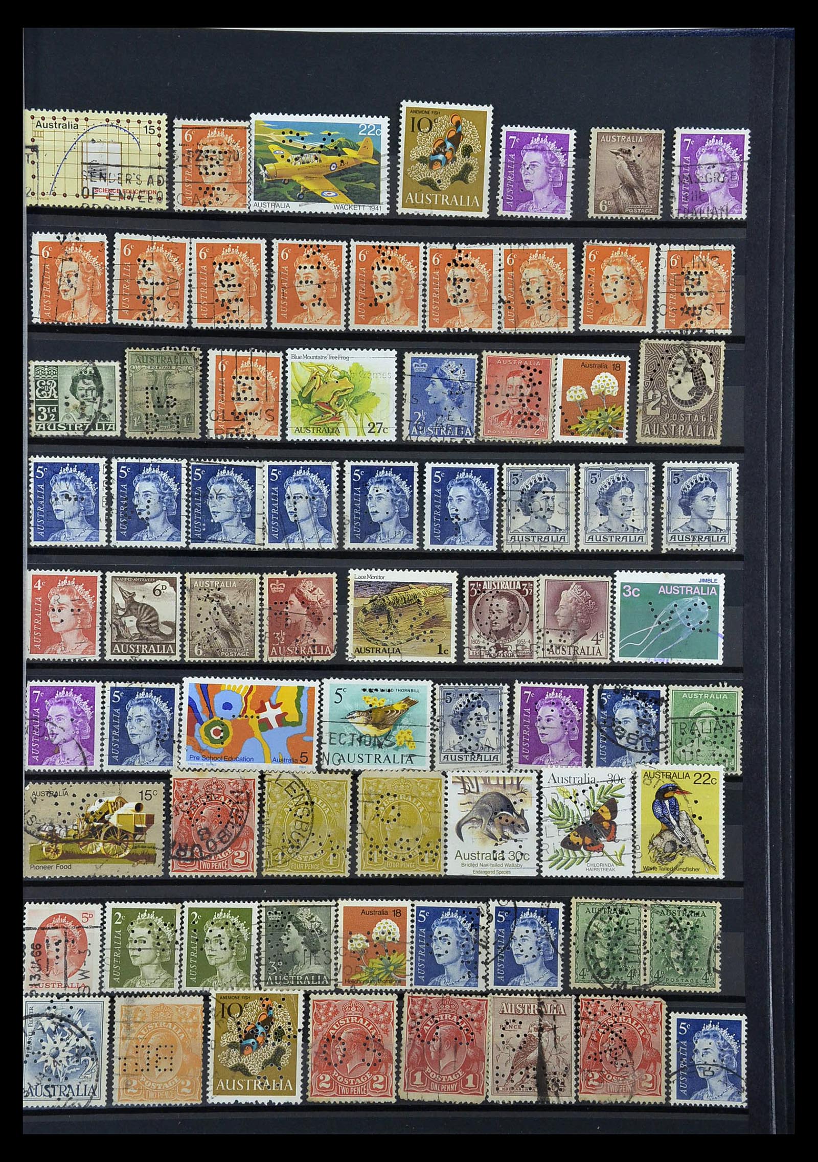 34968 029 - Postzegelverzameling 34968 Wereld perfins 1890-1965.