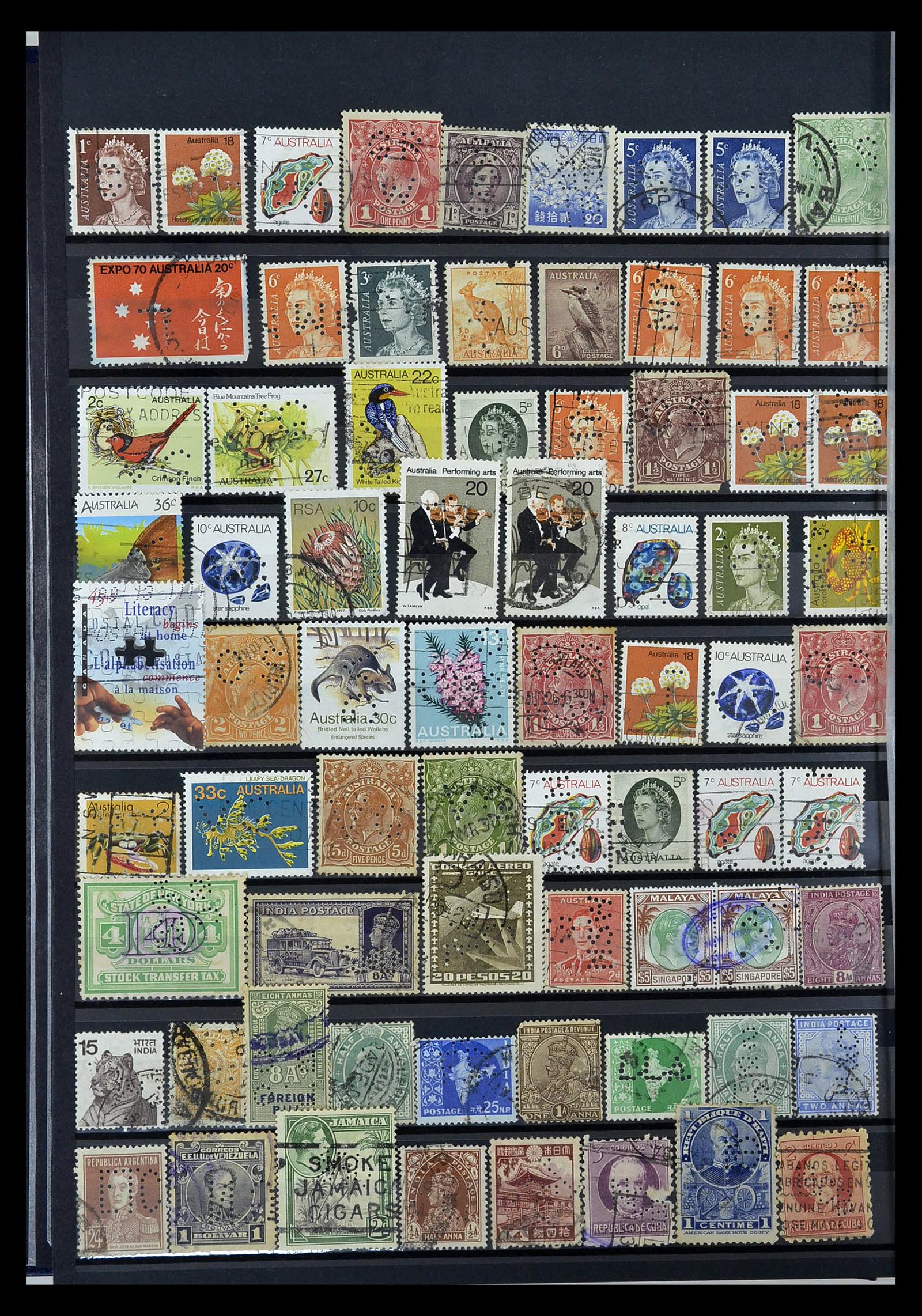 34968 030 - Postzegelverzameling 34968 Wereld perfins 1890-1965.