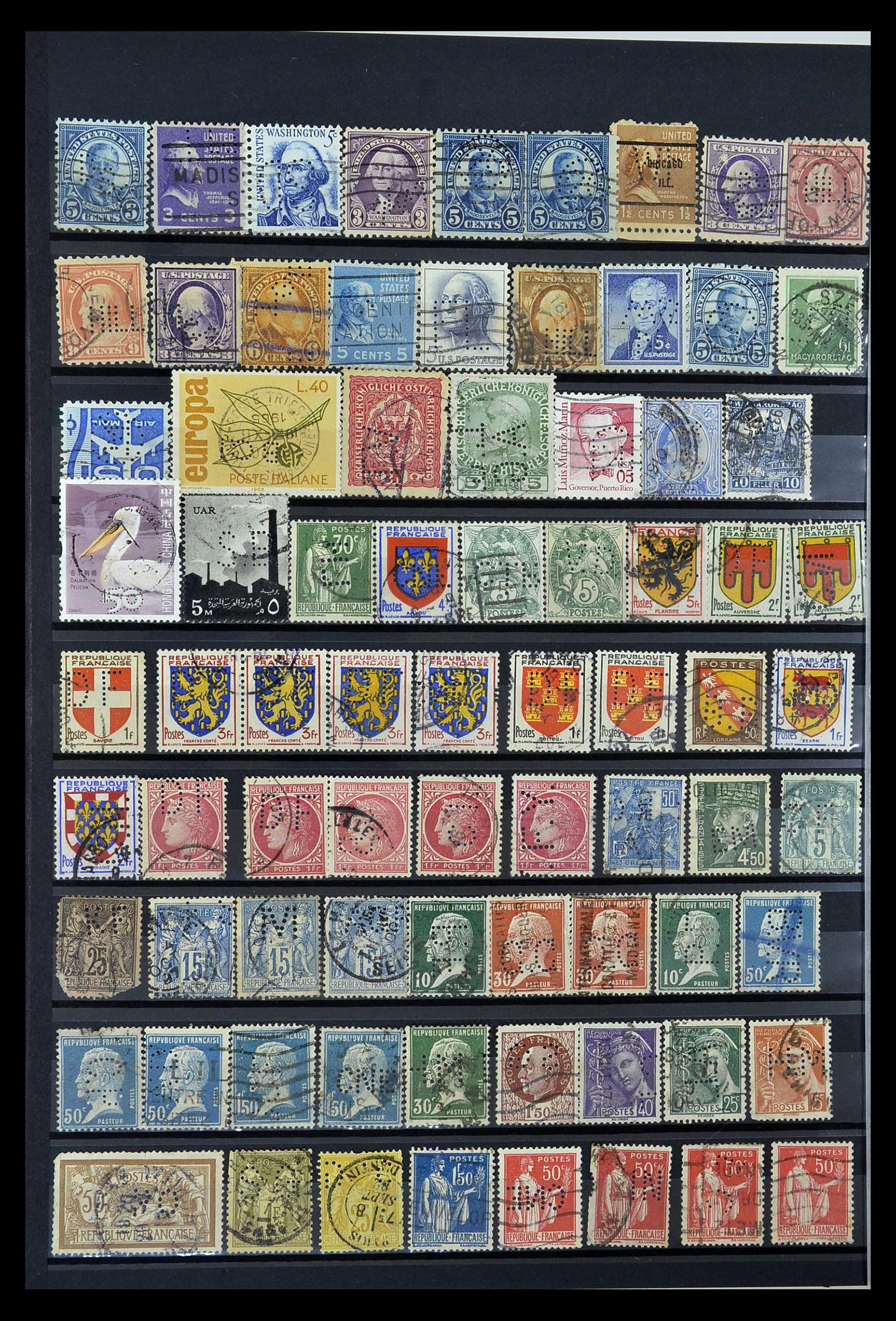 34968 034 - Postzegelverzameling 34968 Wereld perfins 1890-1965.